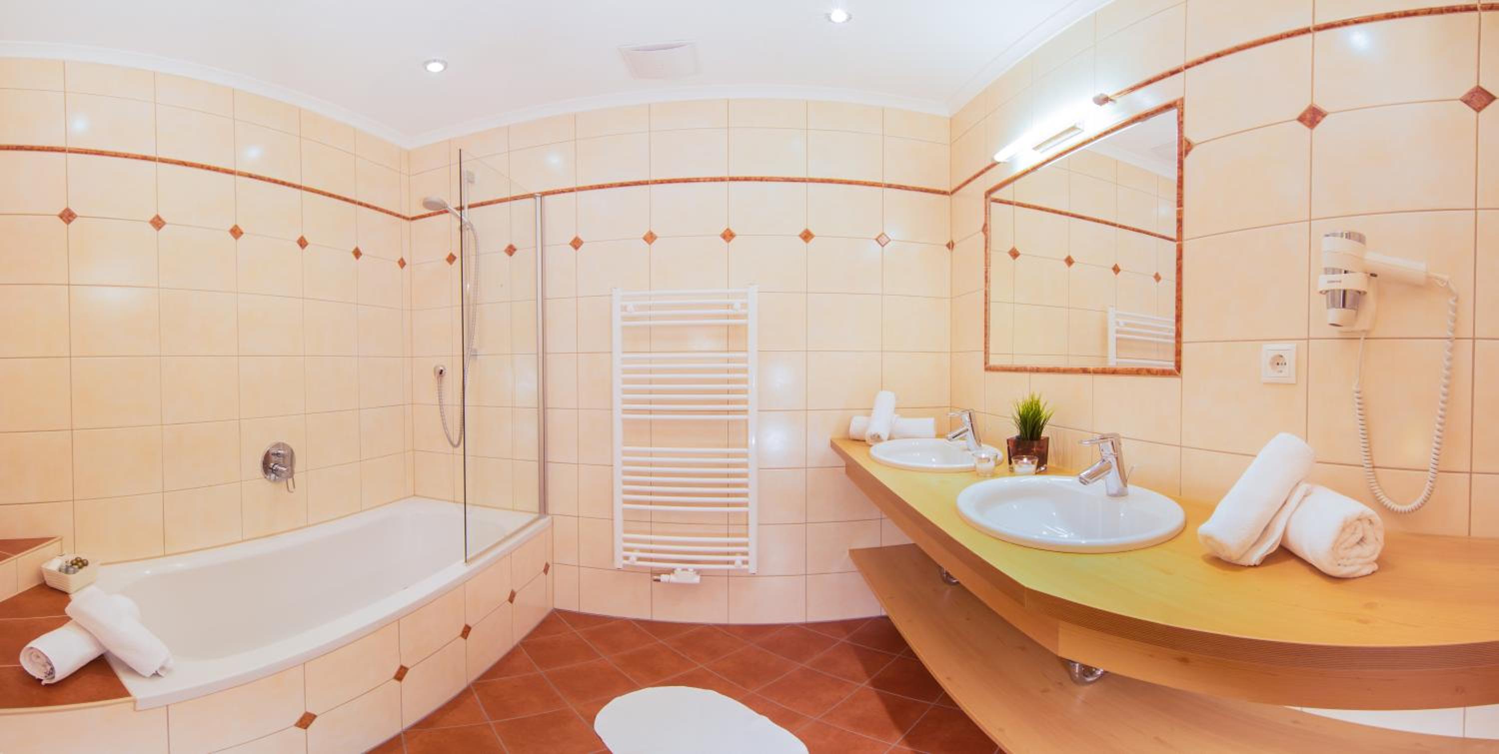 Two-Bedroom Apartment with Balcony photo 3