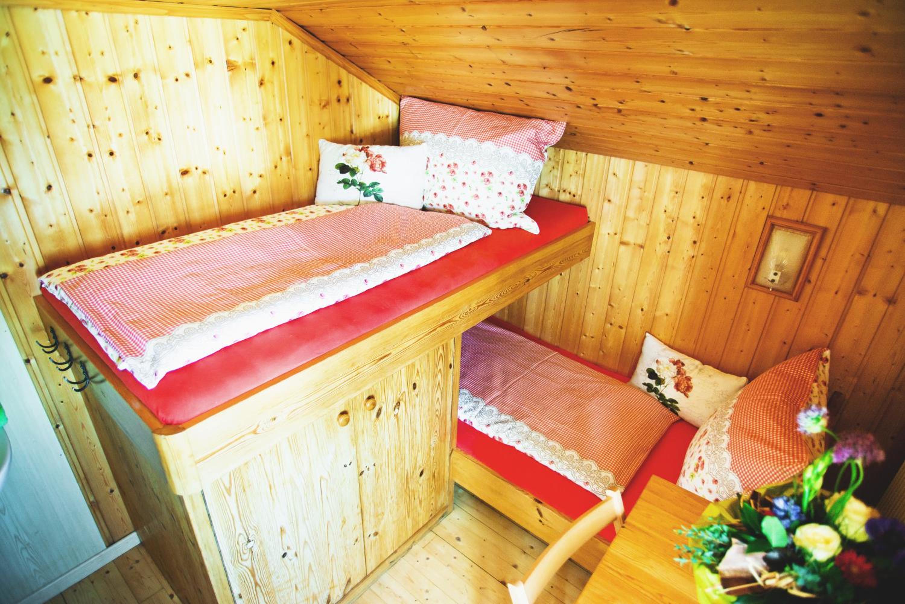Quadruple Room with Shared Bathroom photo 2