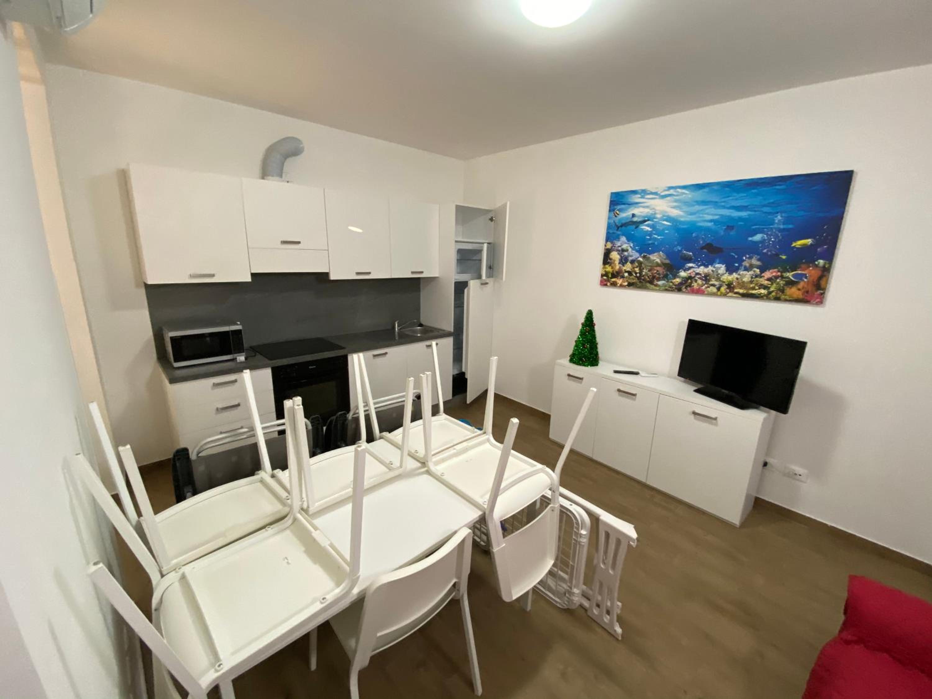 Apartment with Balcony photo 3