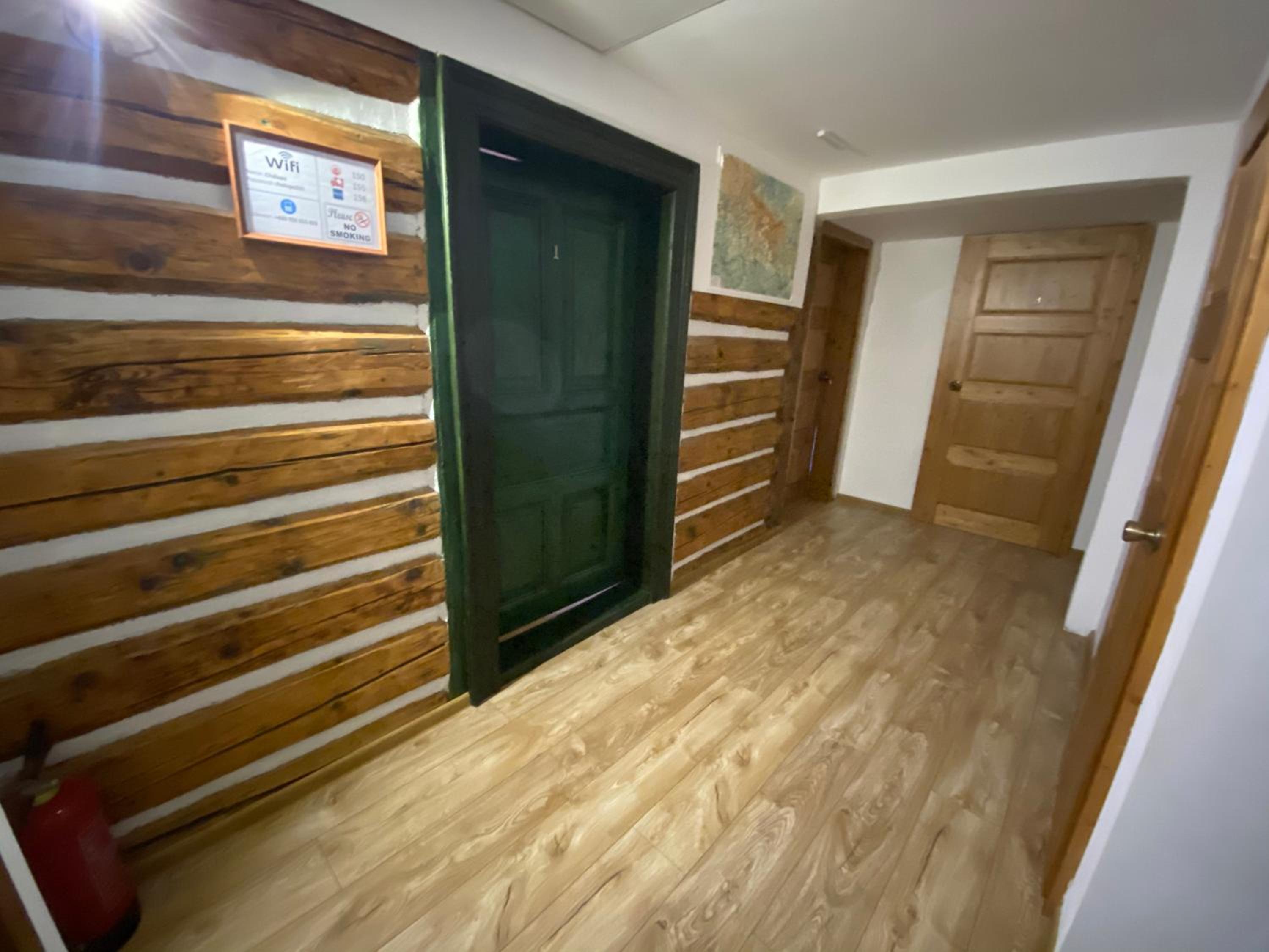 Family Room with Private Bathroom photo 3