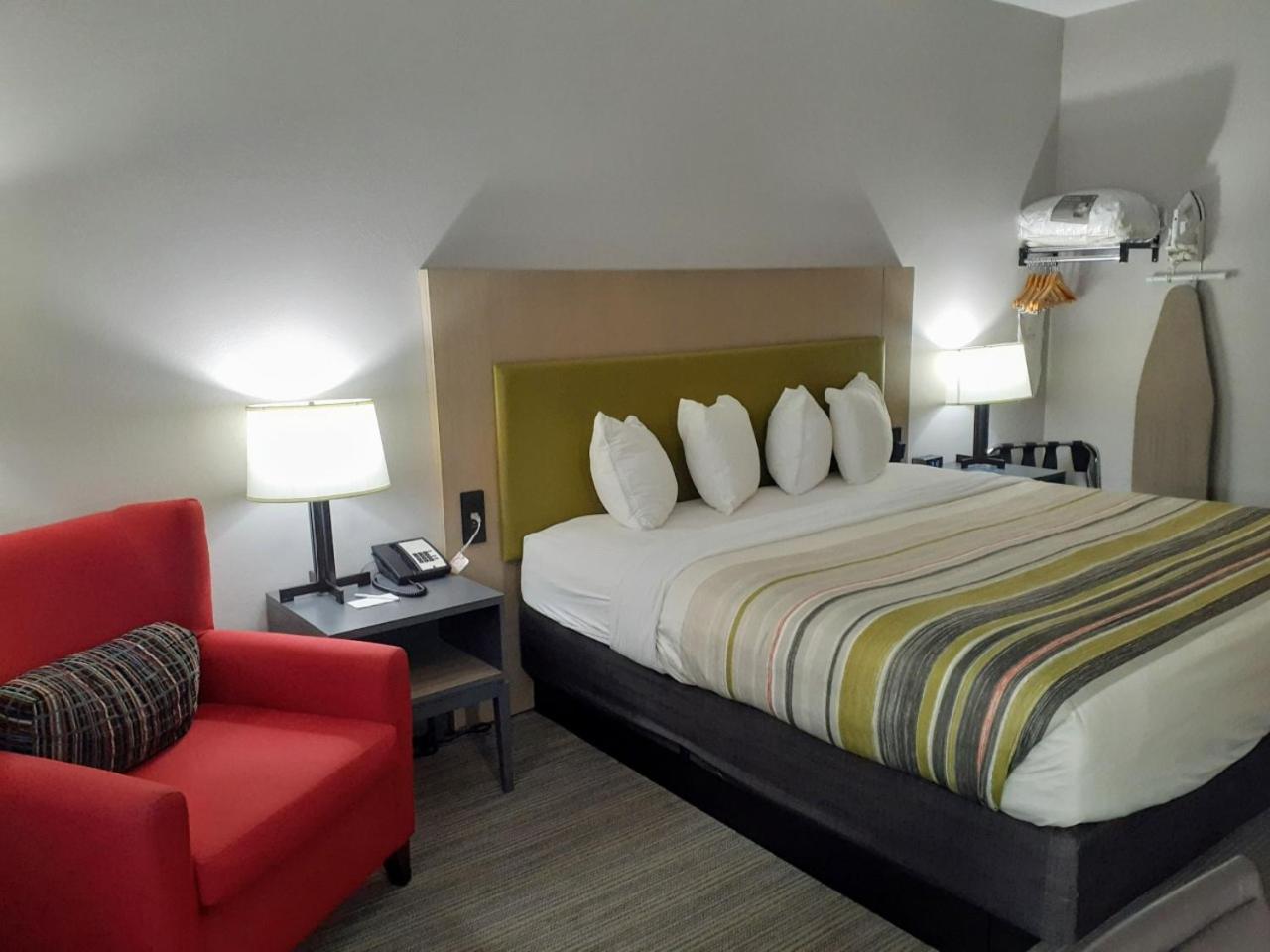 King Room - Disability Access/Non-Smoking - Photo 3