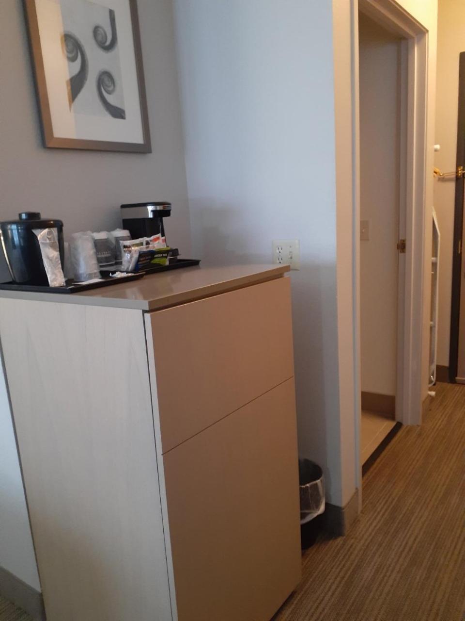 King Room - Non-Smoking photo 3