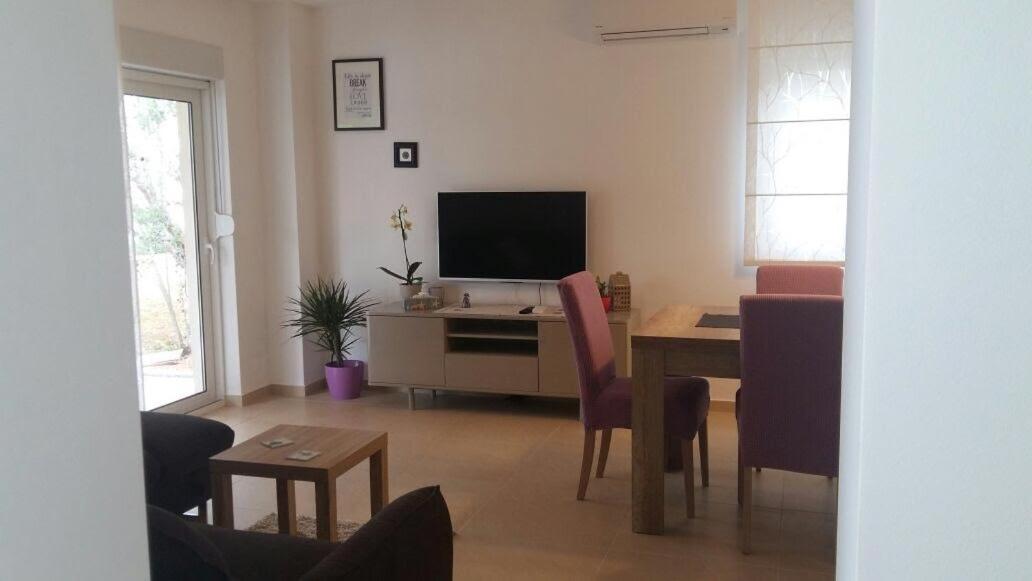 Two-Bedroom House photo 3