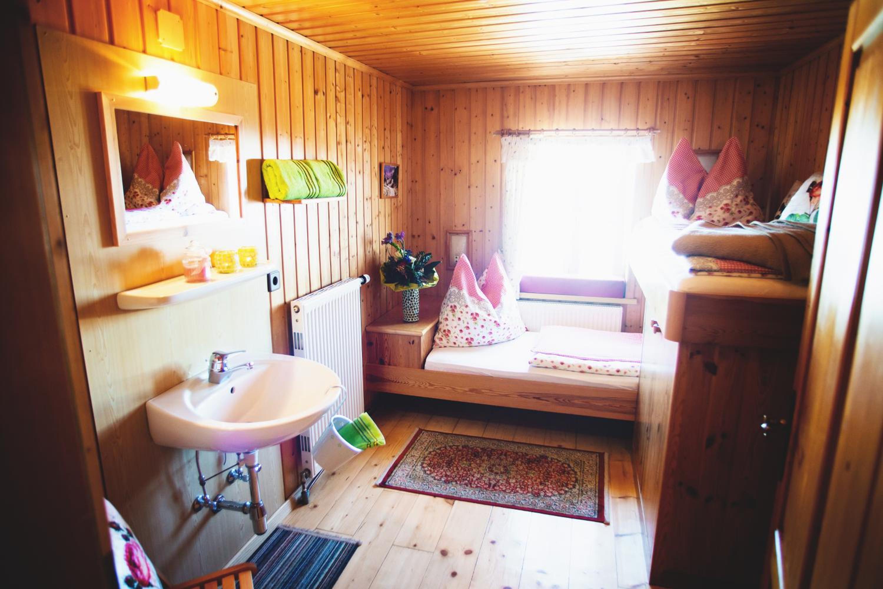Twin Room with Shared Bathroom photo 2