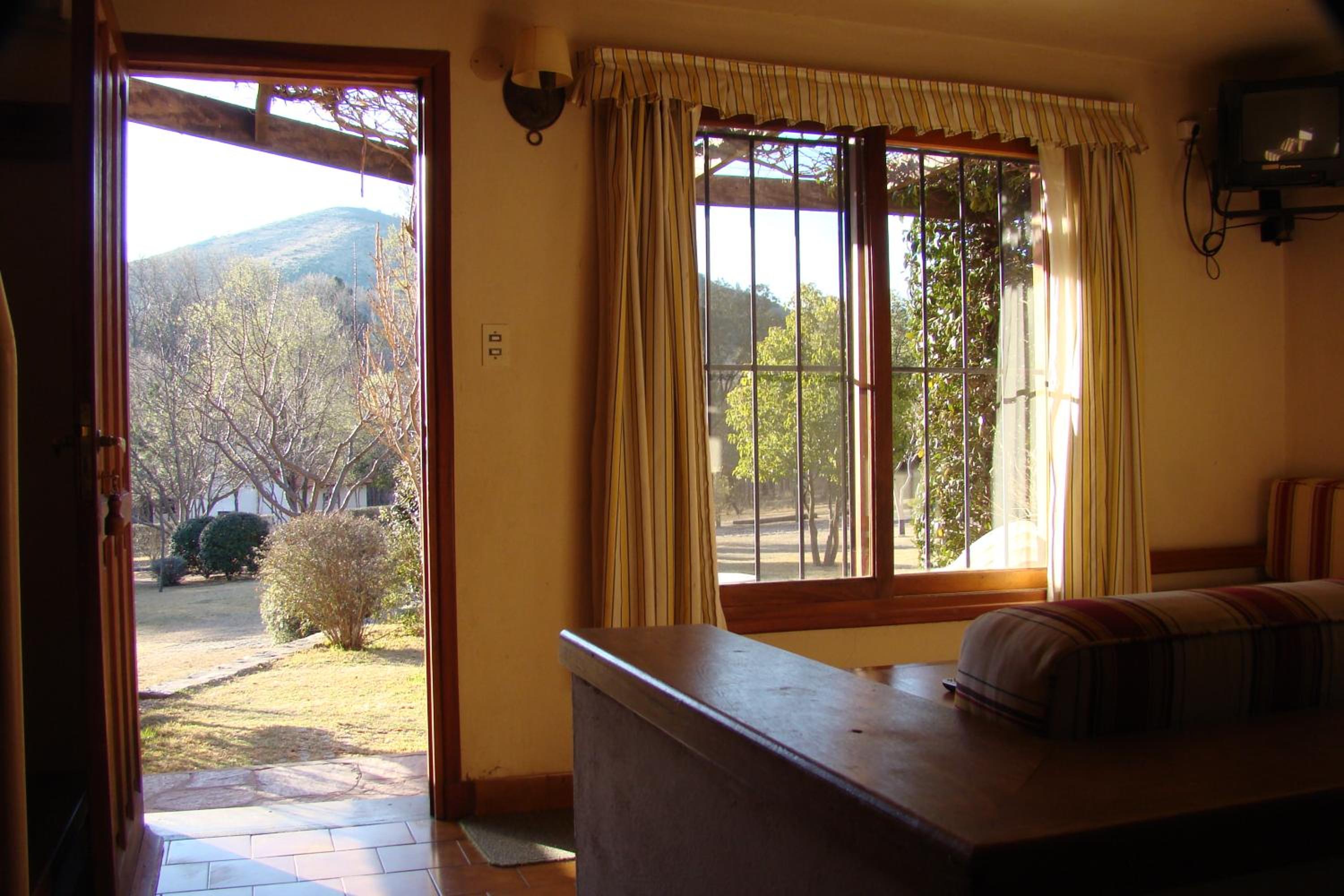 One-Bedroom Bungalow (6 Adults) photo 1