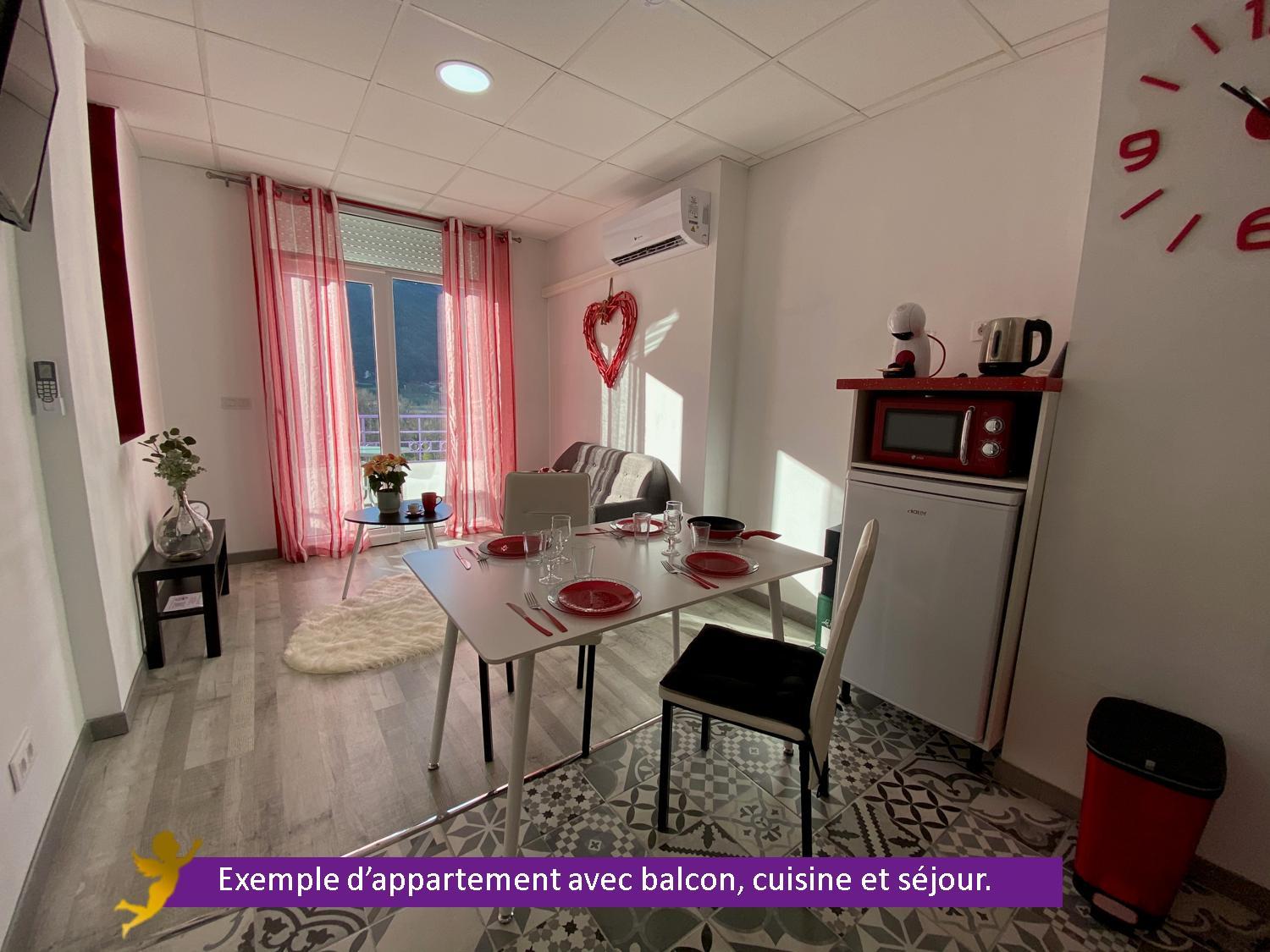 Apartment with Balcony - Photo 2