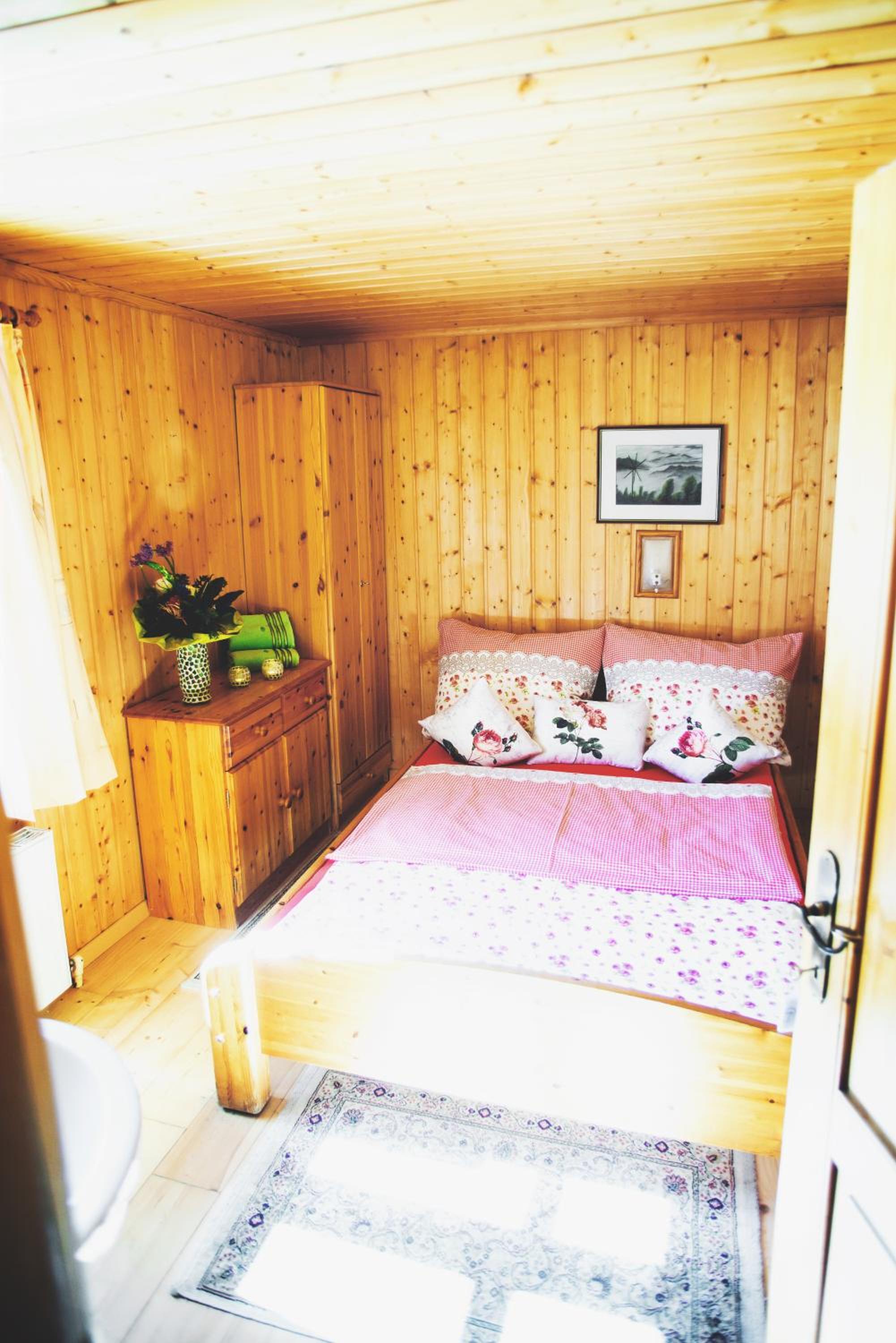 Double Room with Shared Bathroom photo 3