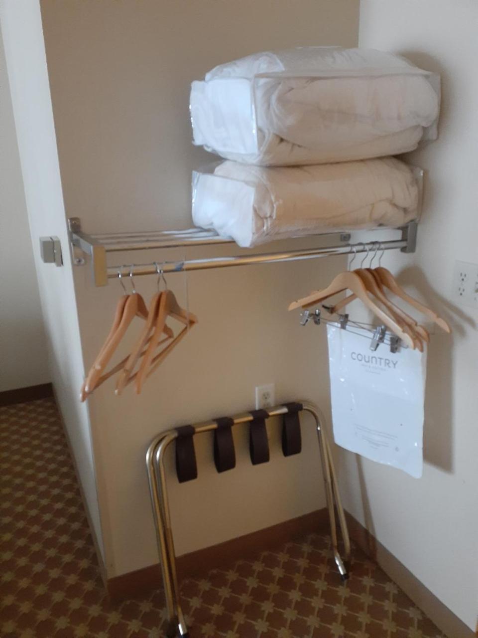 Queen Room with Two Queen Beds and Roll-In Shower - Non-Smoking - Photo 1