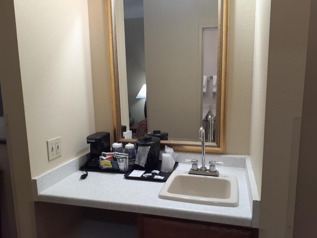 King Studio Suite - Non-Smoking - Photo 3