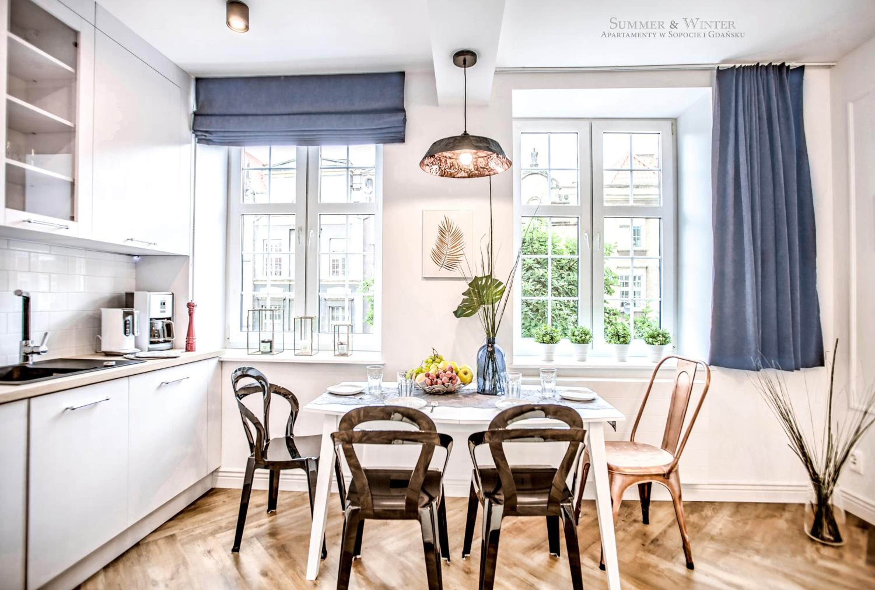 Two-Bedroom Apartment with City View - Photo 8