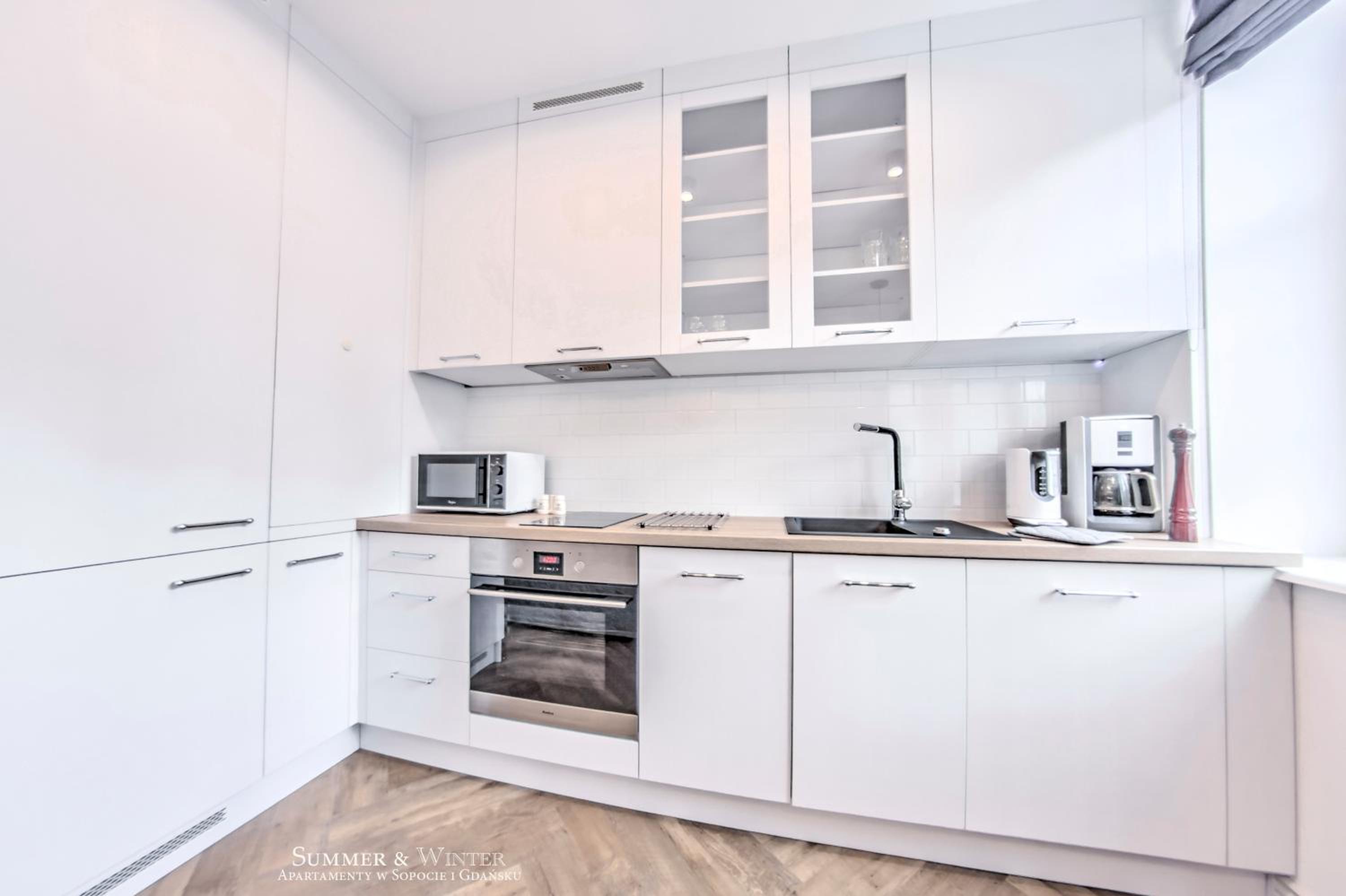 Two-Bedroom Apartment with City View - Photo 17