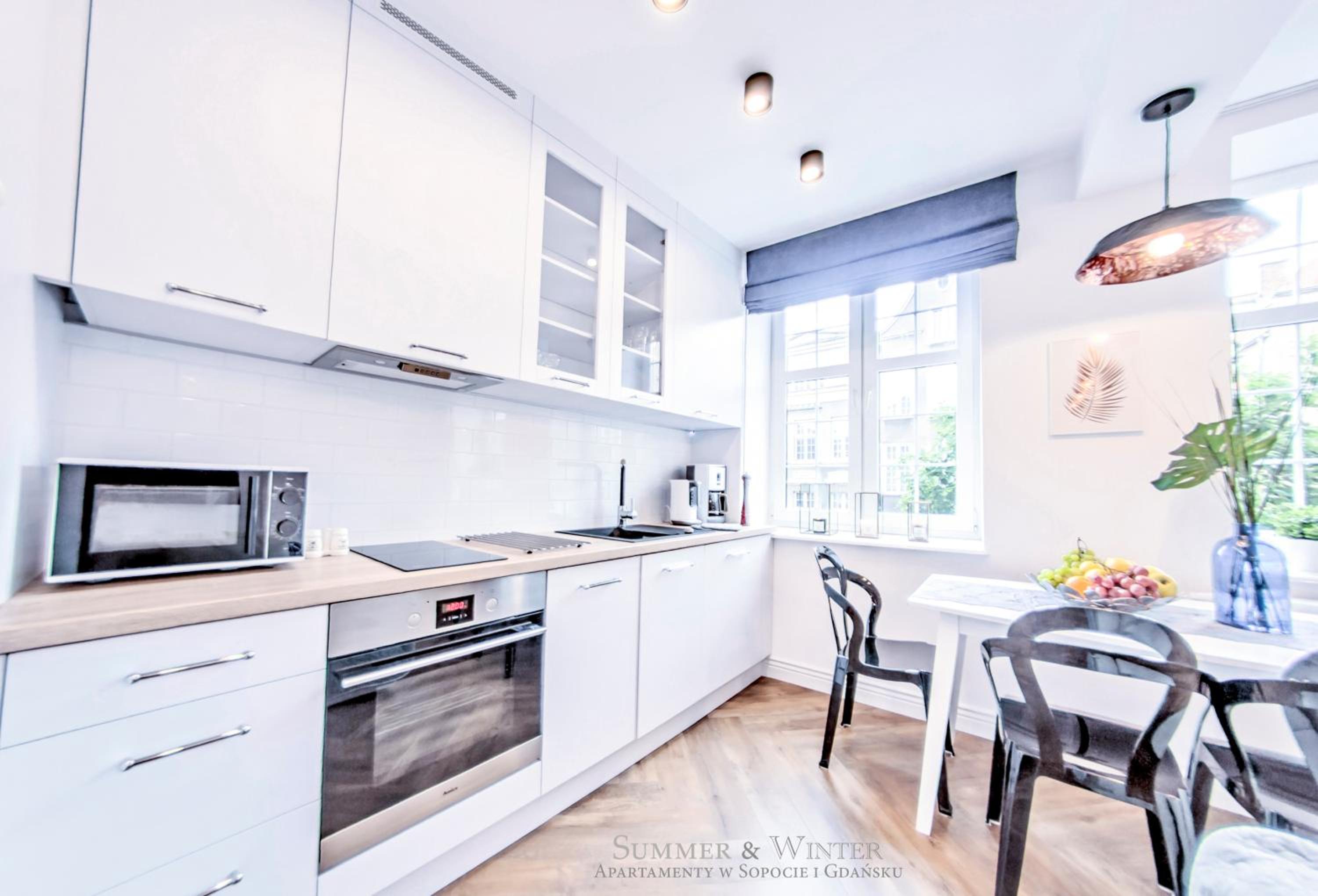 Two-Bedroom Apartment with City View - Photo 18