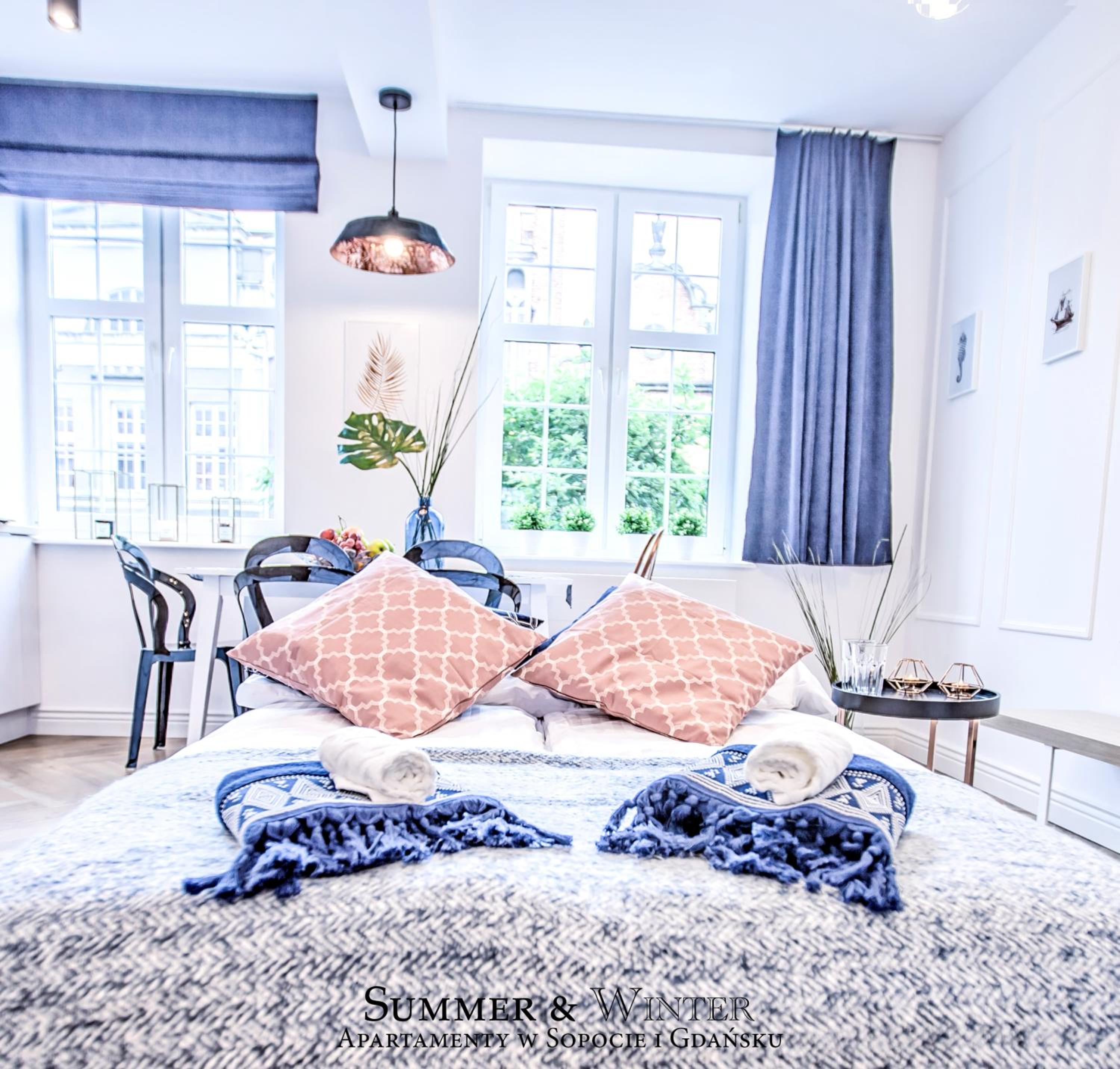 Two-Bedroom Apartment with City View - Photo 19