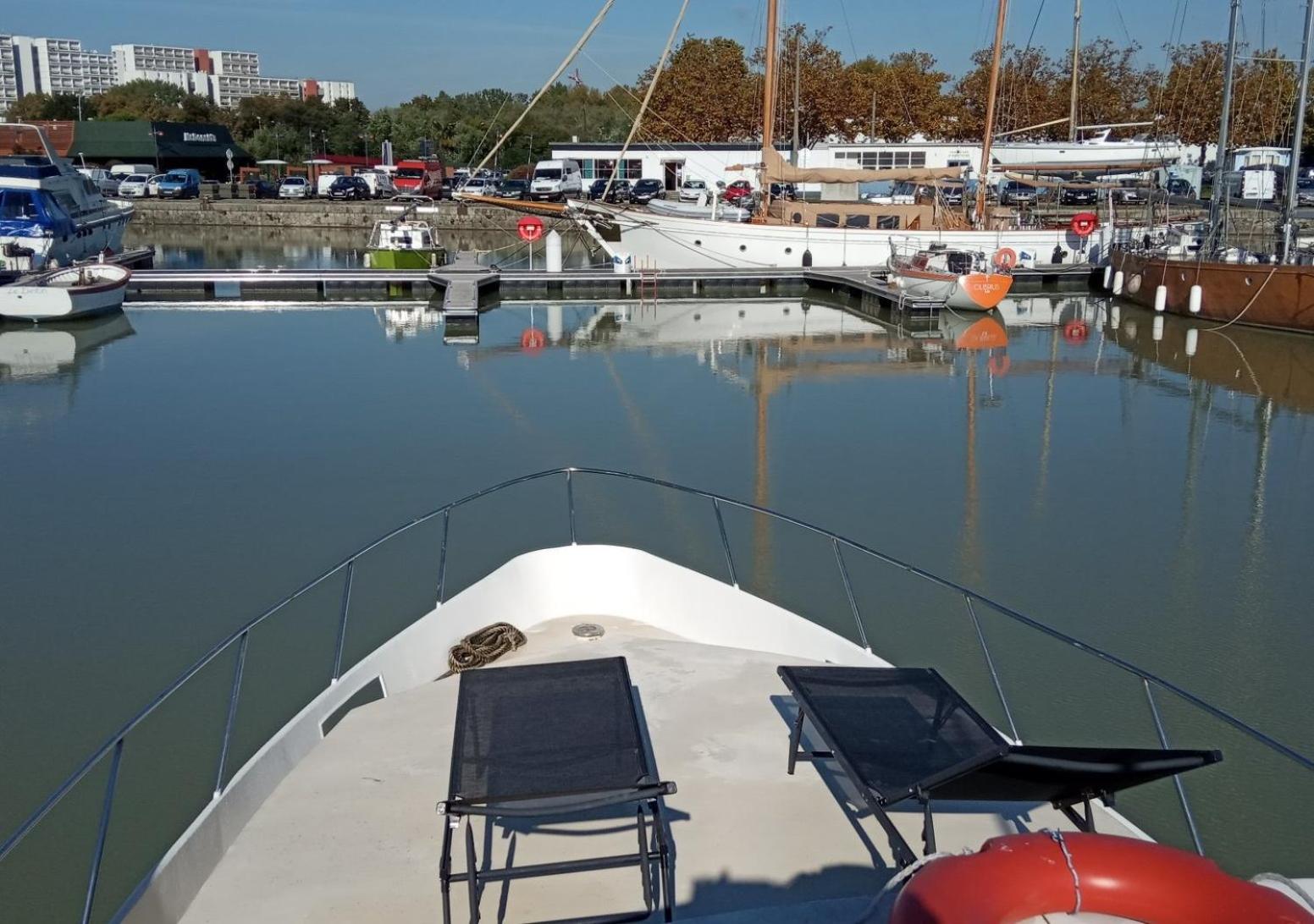 One-Cabin Boat - Photo 7