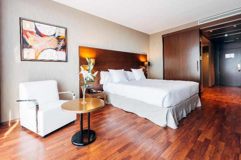 Habitación #251736424