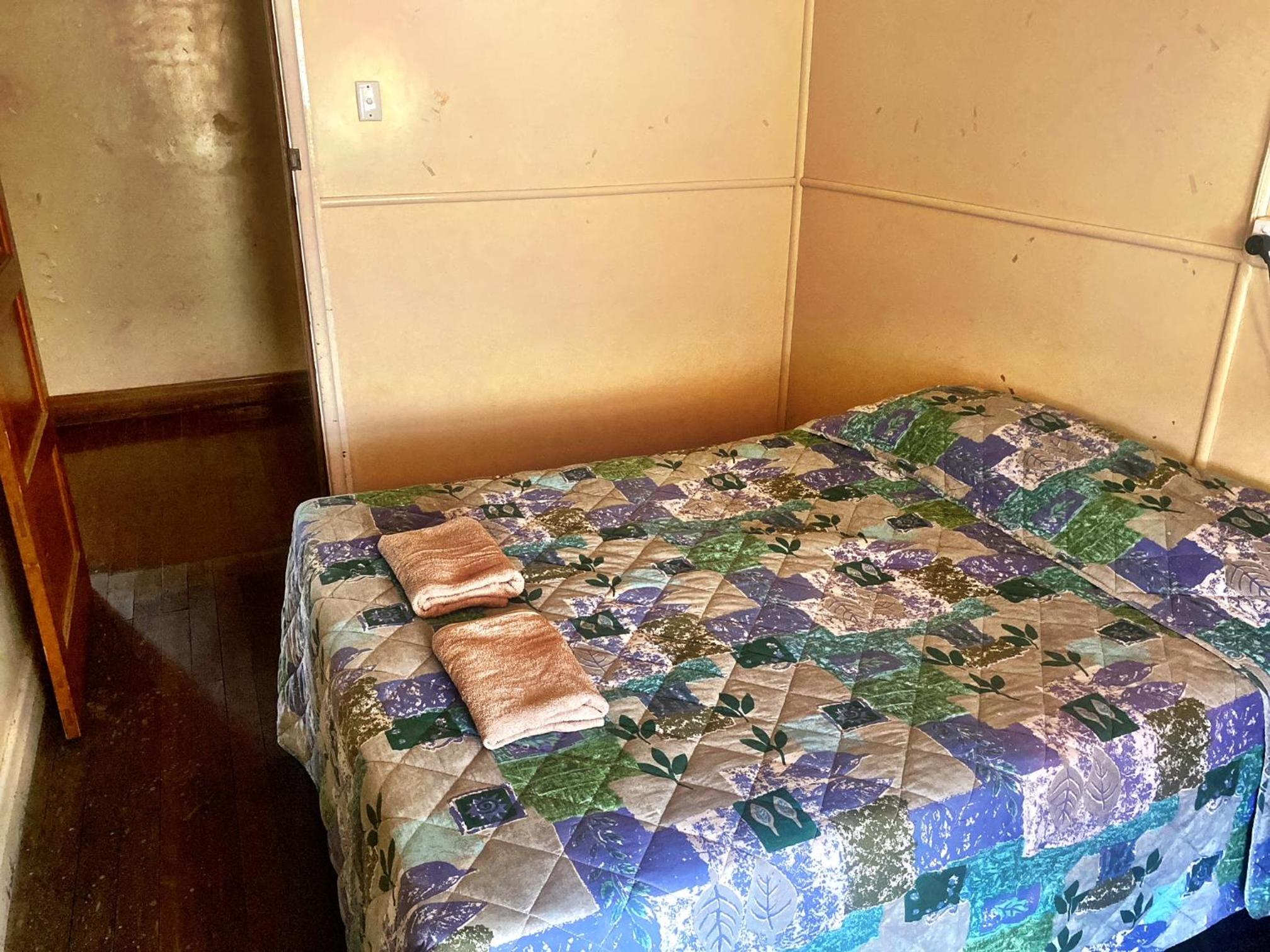 Double Room with Shared Bathroom photo 3