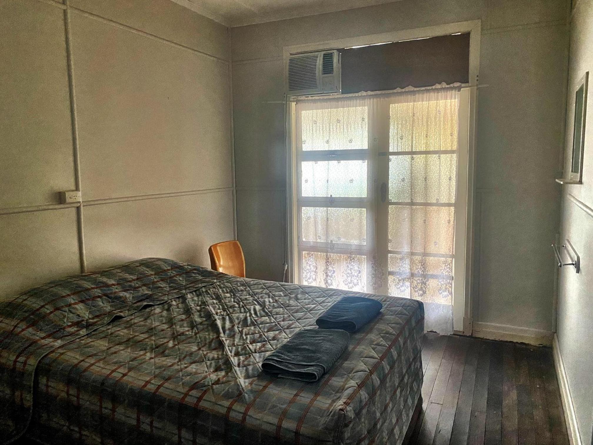 Double Room with Shared Bathroom photo 2