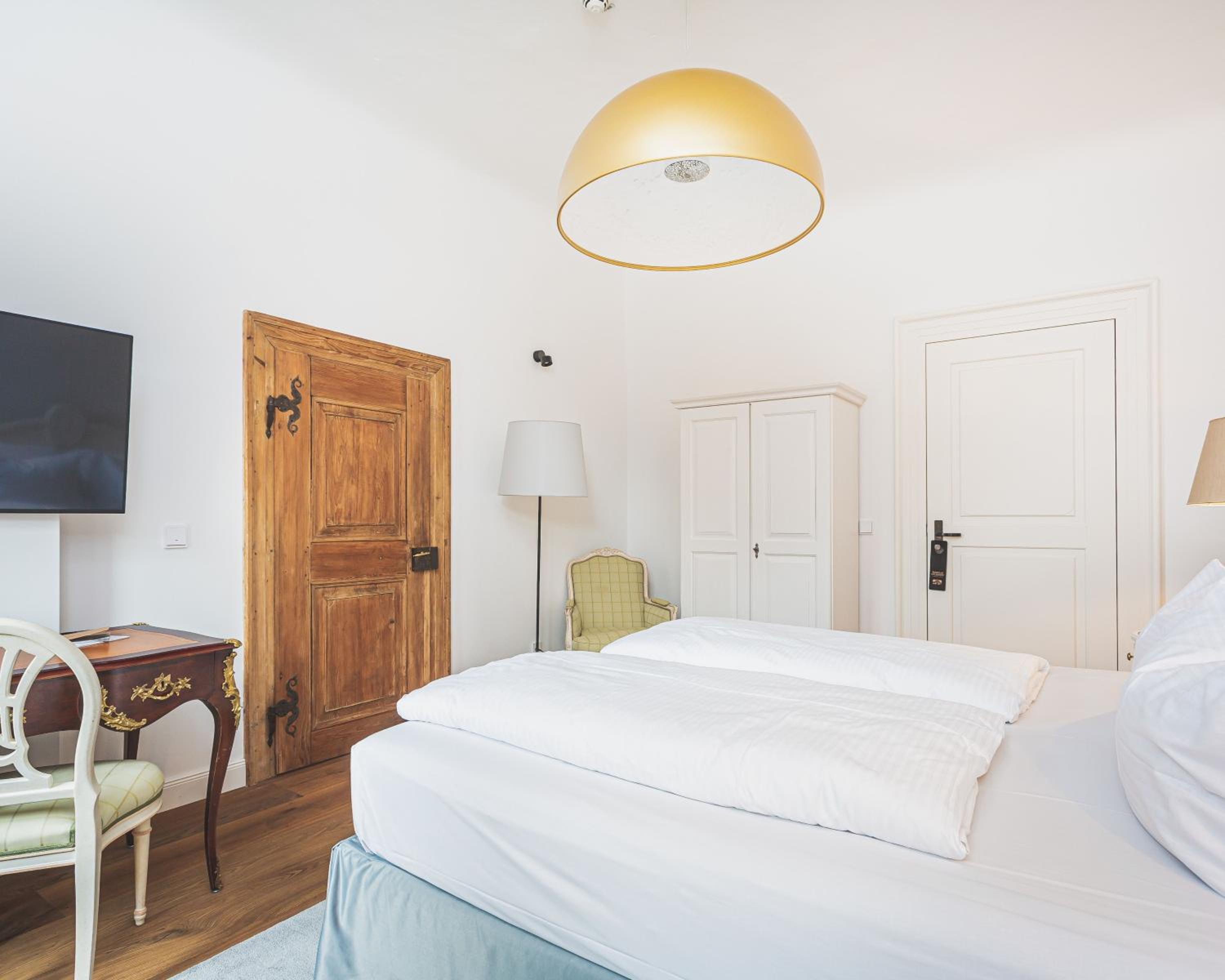 Deluxe Double Room with Bath photo 2