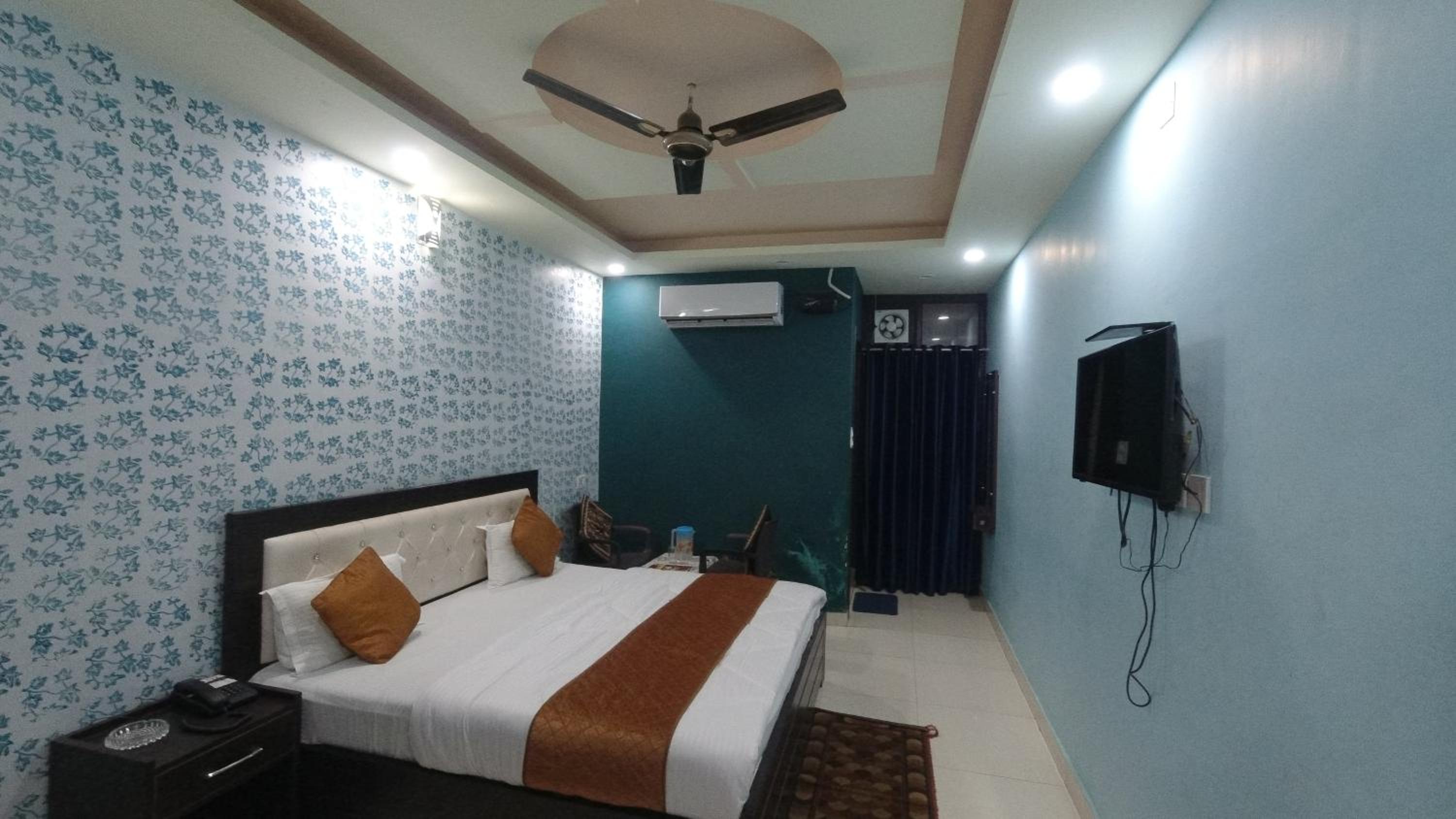 Deluxe King Room