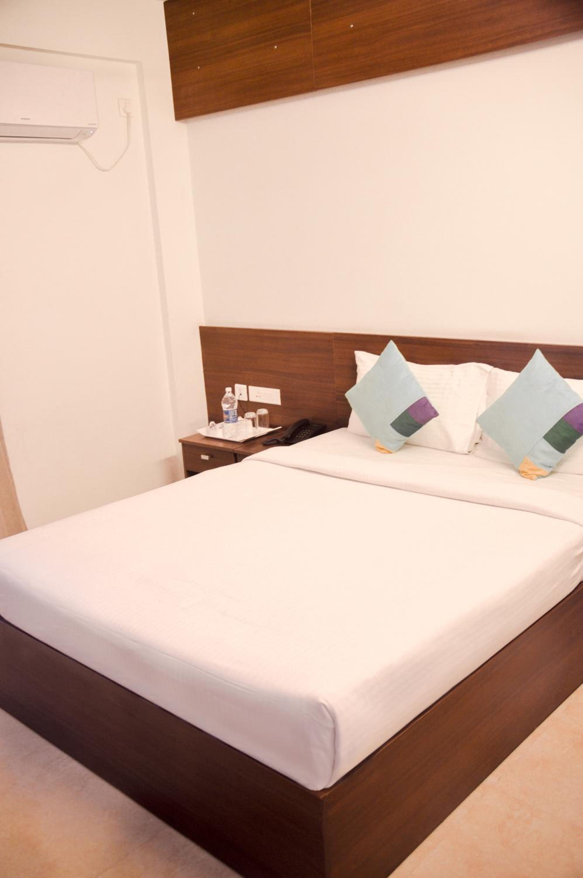 Standard Double Room - Photo 7