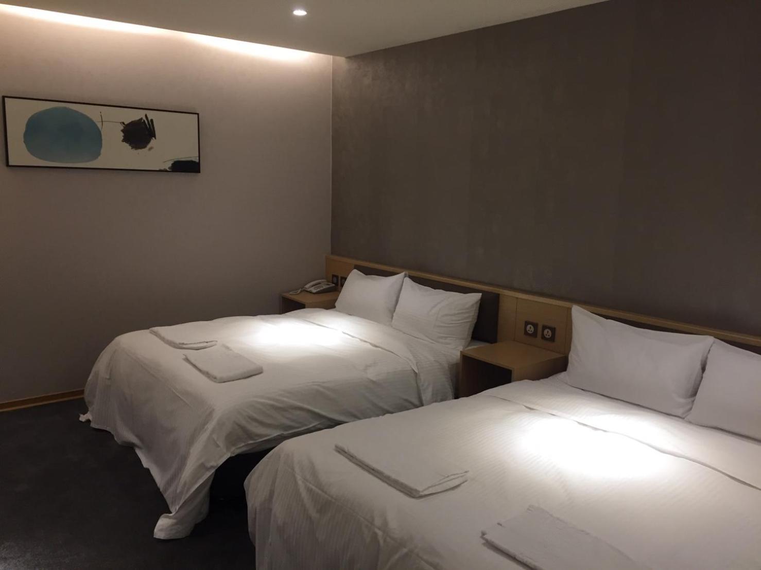 Quadruple Room without Window photo 2