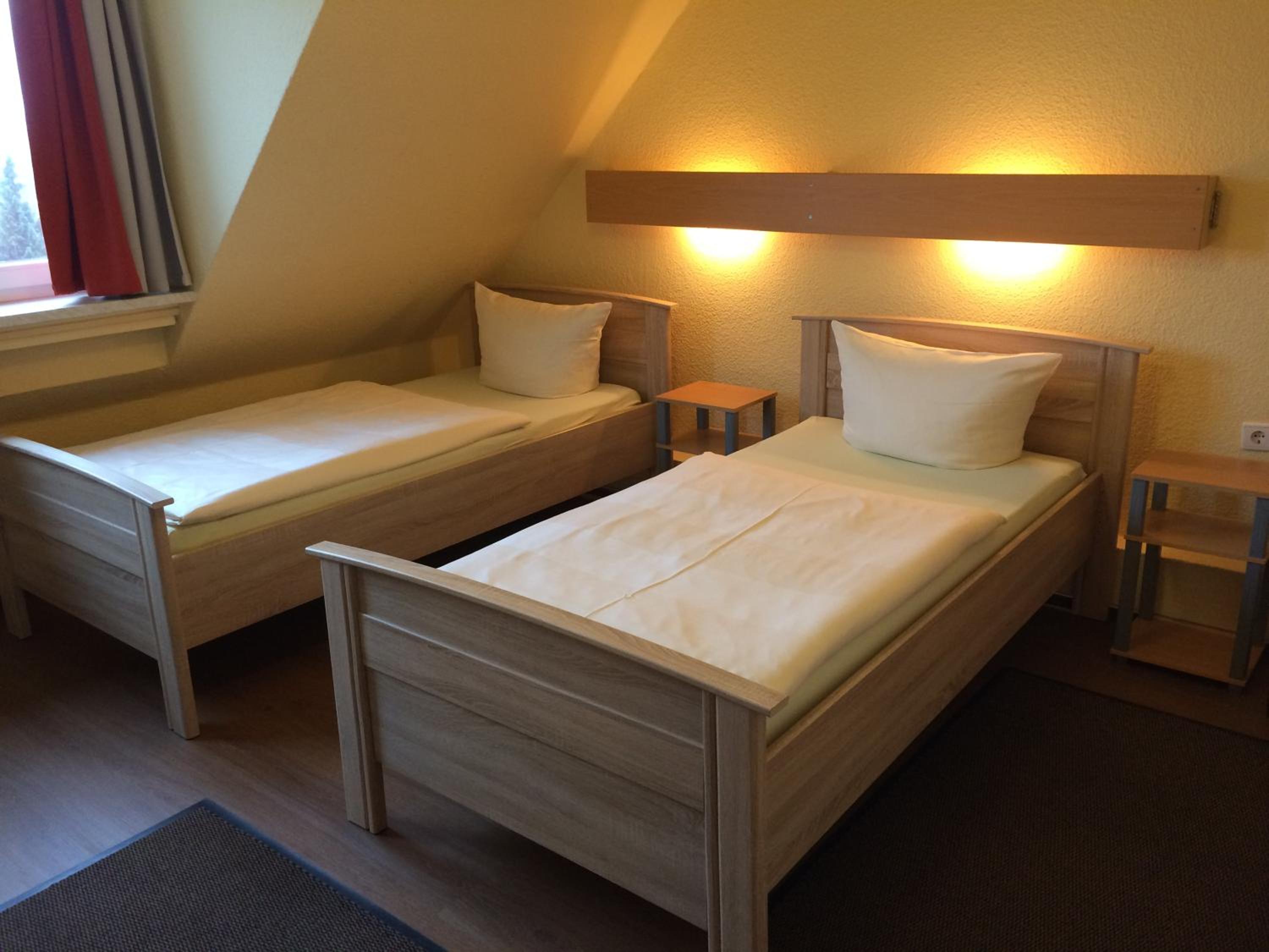Twin Room - Photo 3
