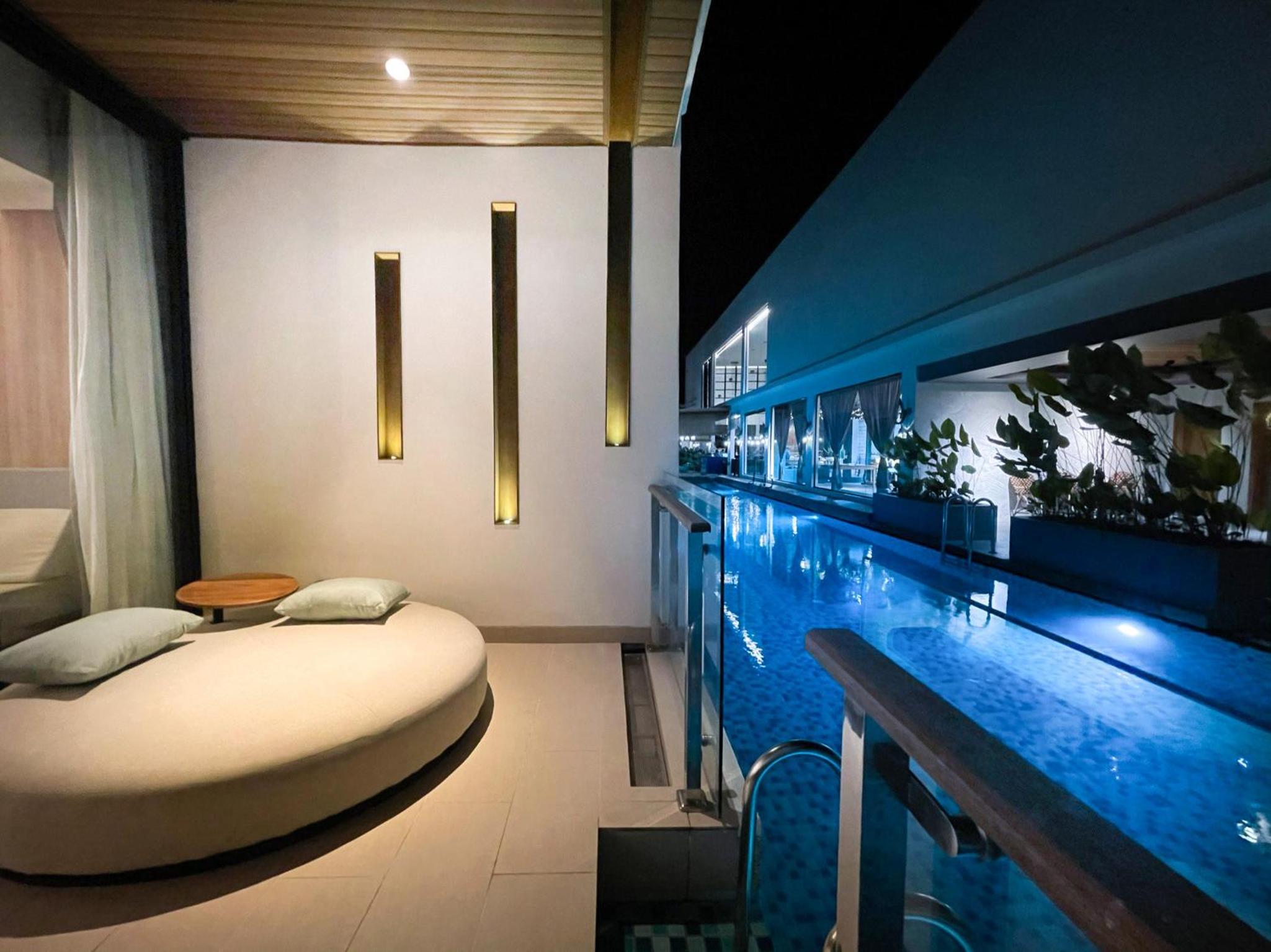 Executive Suite with Pool Access