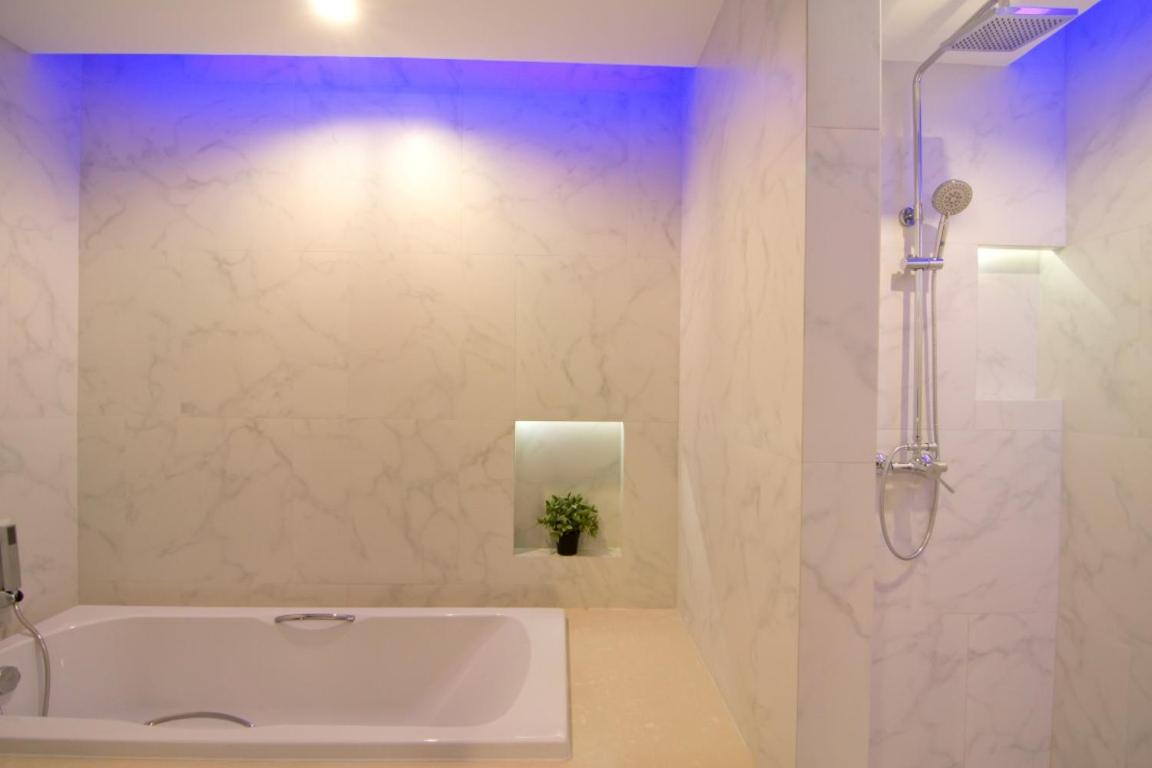 Suite thumbnail 6