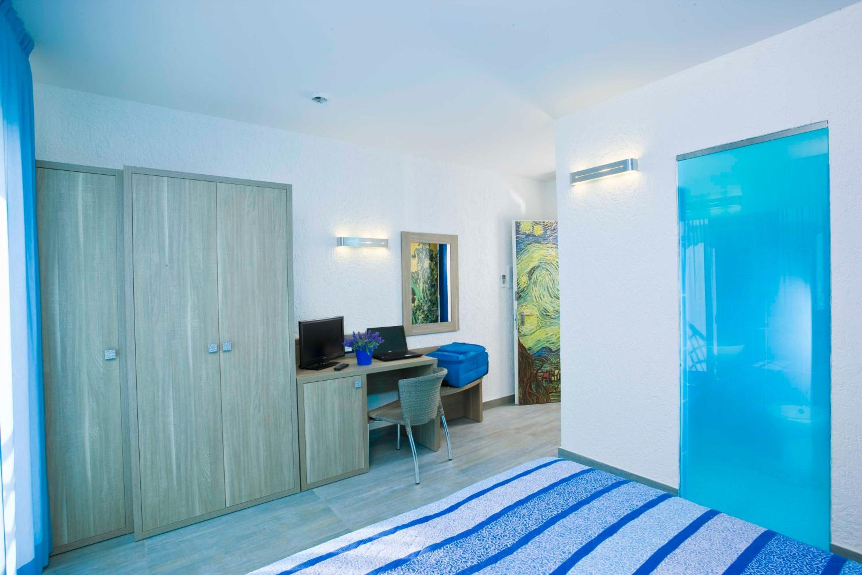 Double or Twin Room with Side Sea View