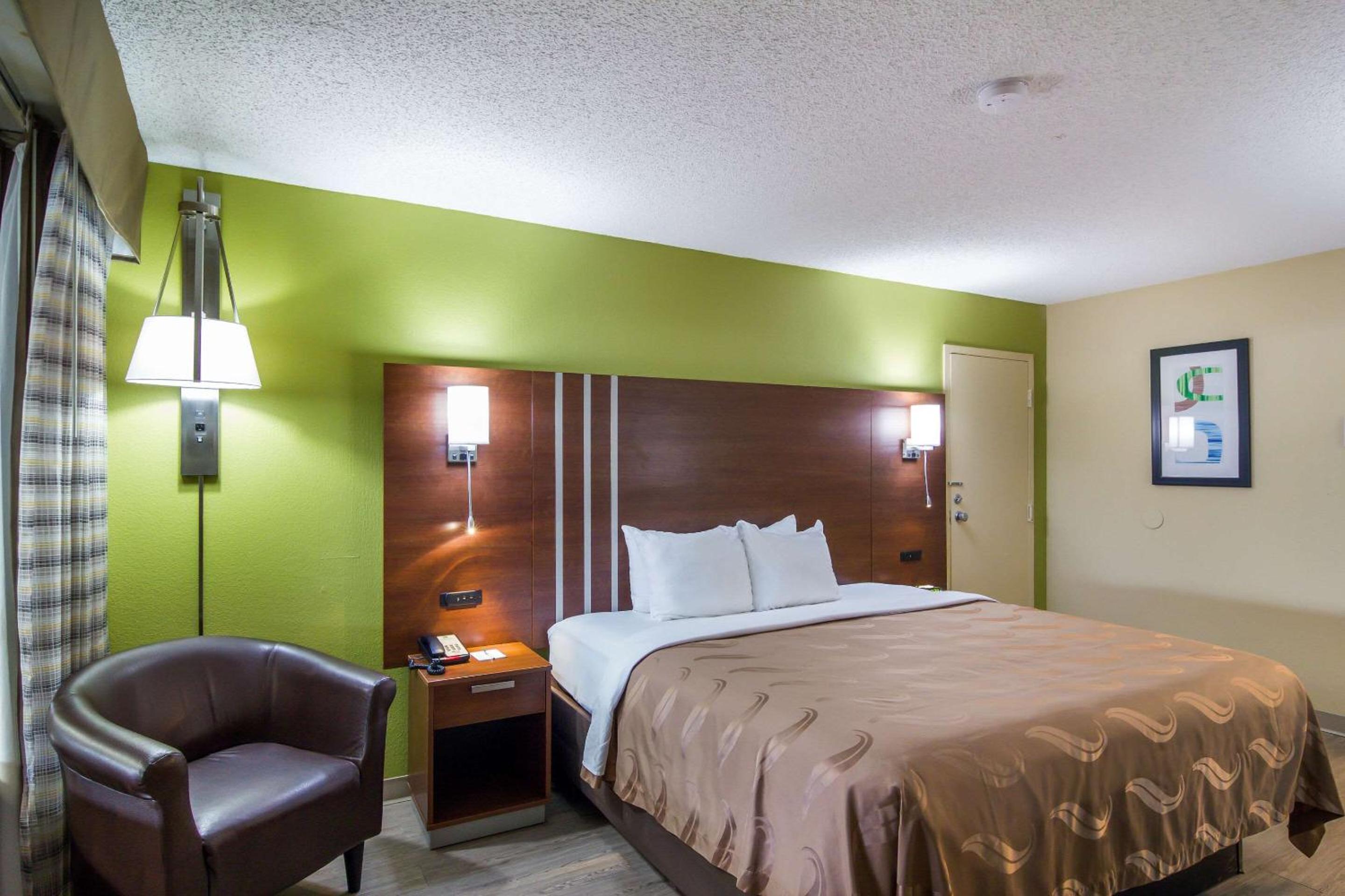 Standard King Room photo 1