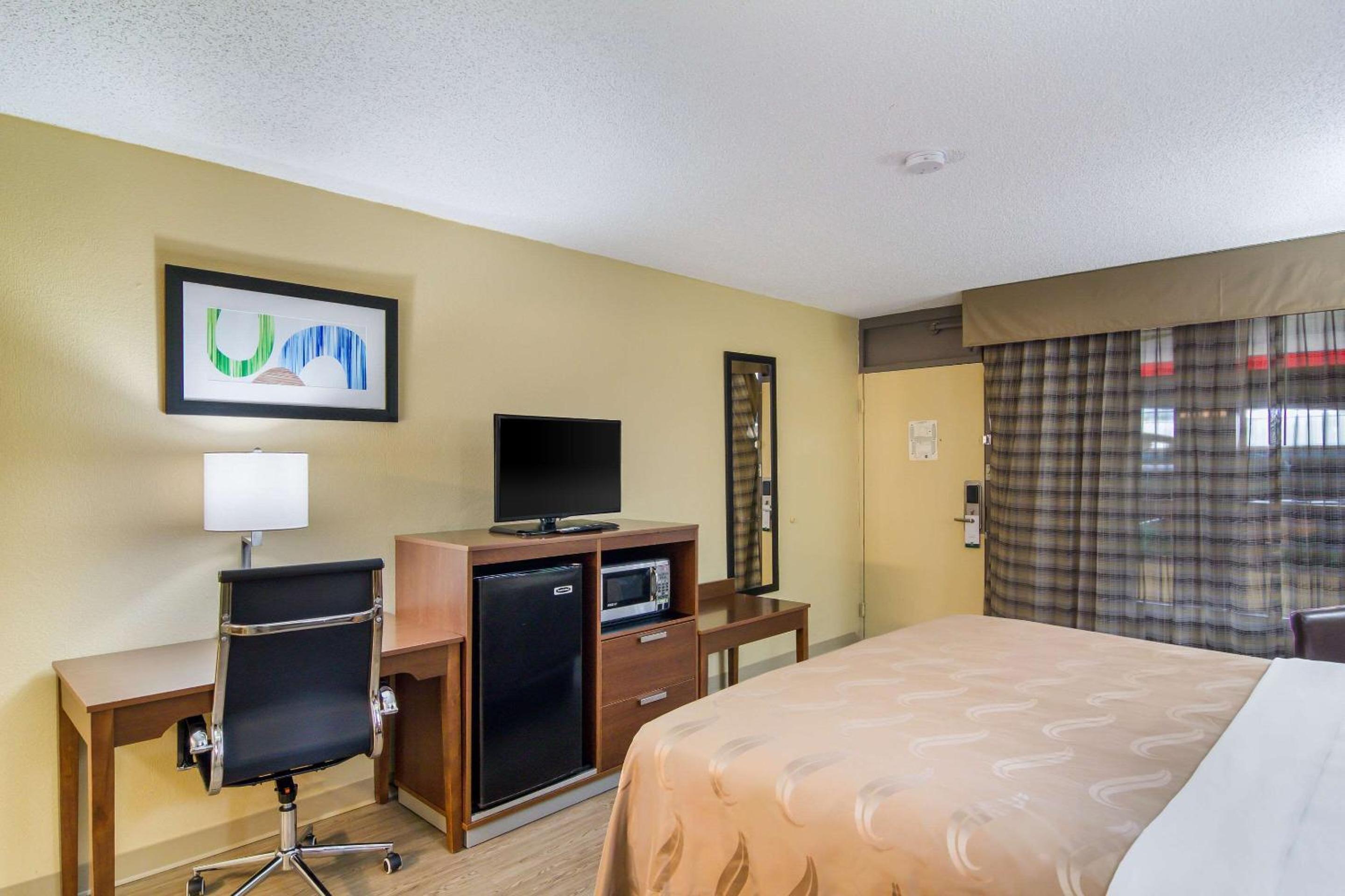 Standard King Room photo 3