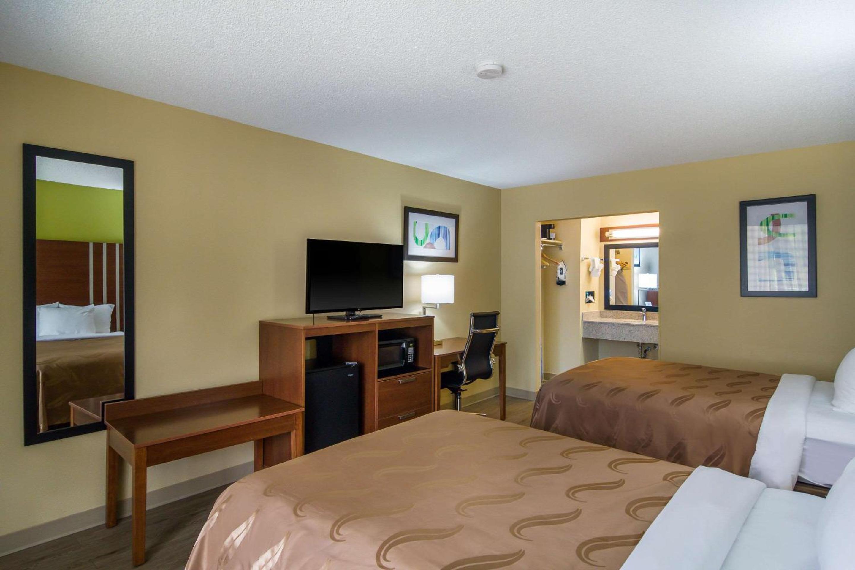 Standard Room with Two Double Beds -  Exterior/Non-Smoking photo 3
