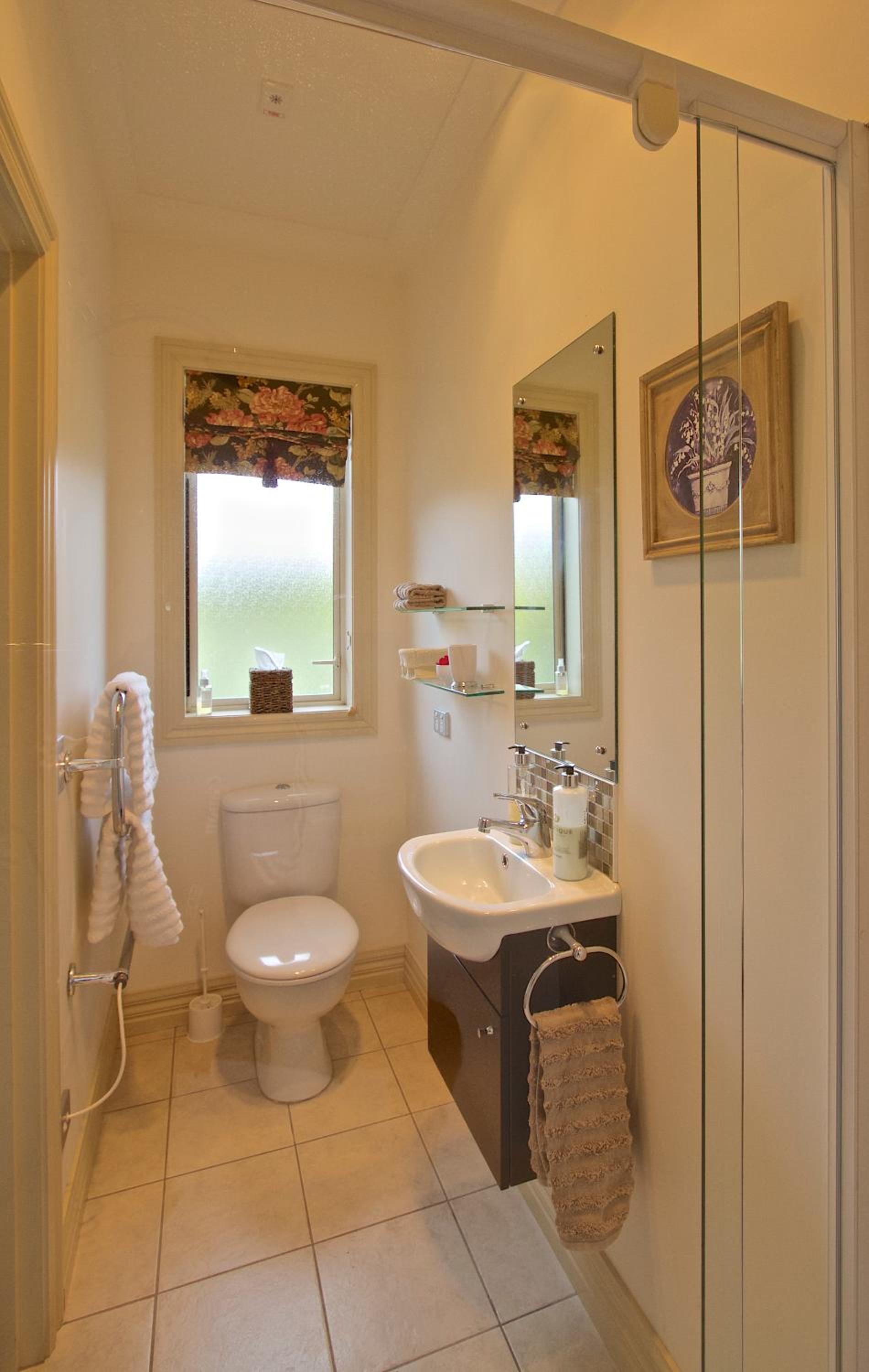 King with Private Bathroom photo 2