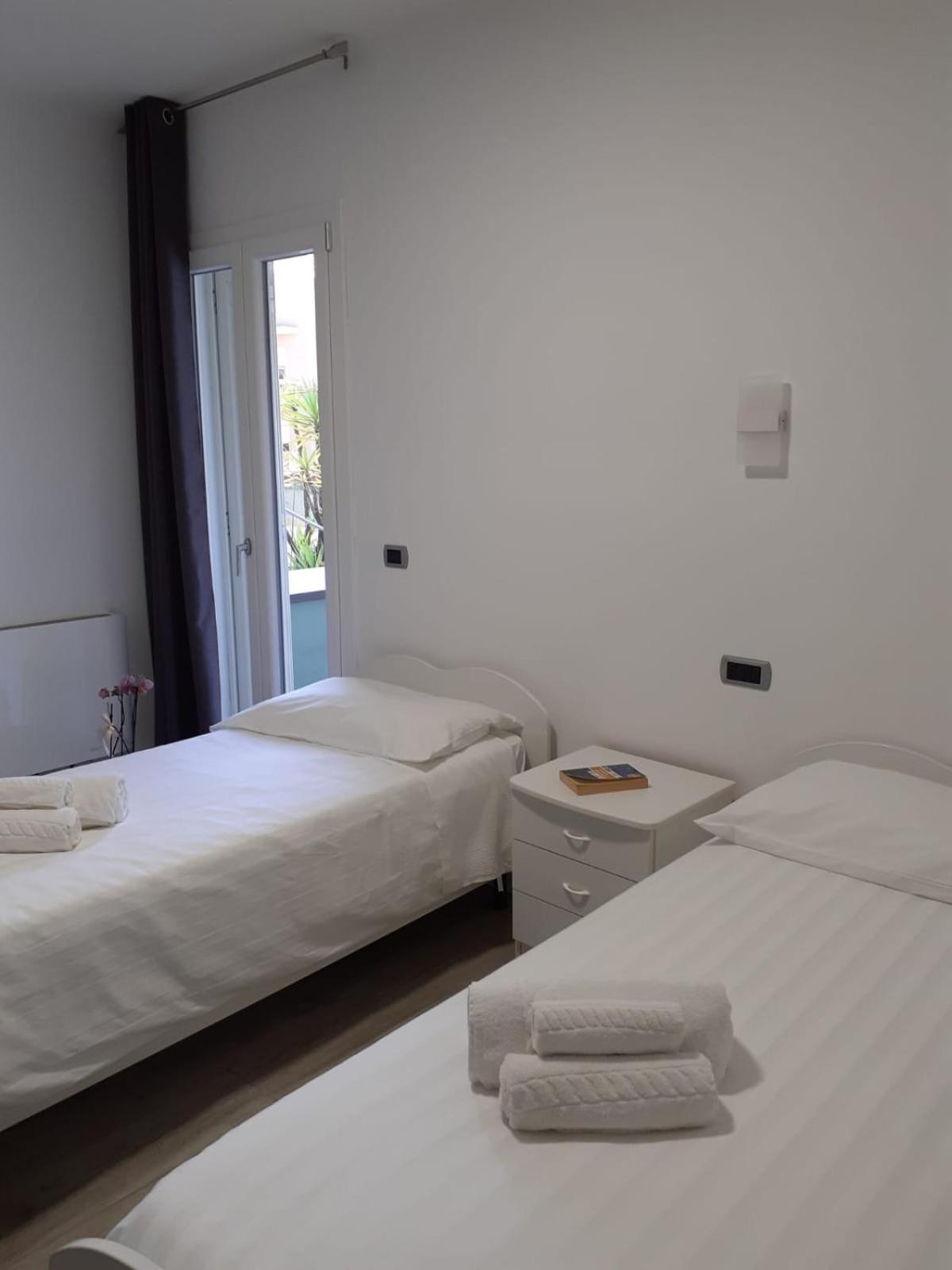 Standard Twin Room photo 2