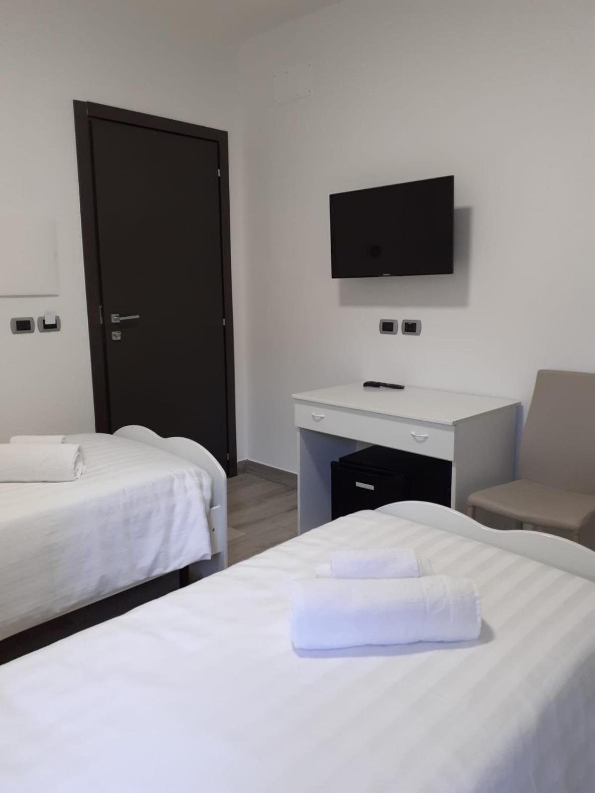 Standard Twin Room photo 3