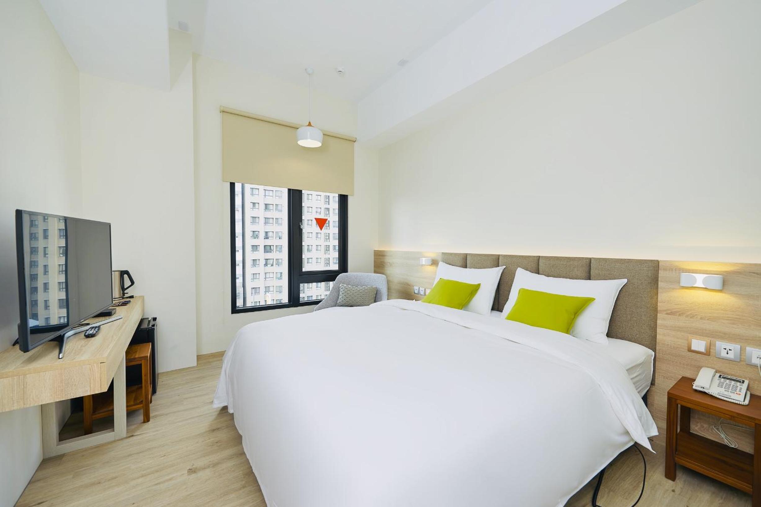 Standard Double Room with Combined 2 Electric Adjustable Single Beds photo 1