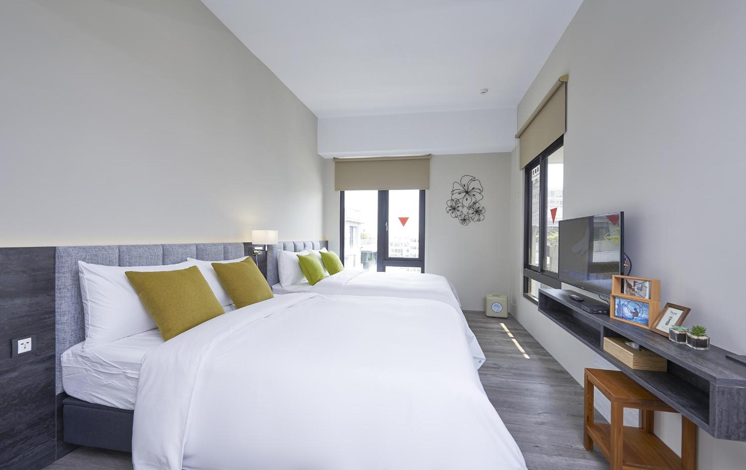 Quadruple Room with 2 Electric Adjustable Double Beds photo 1