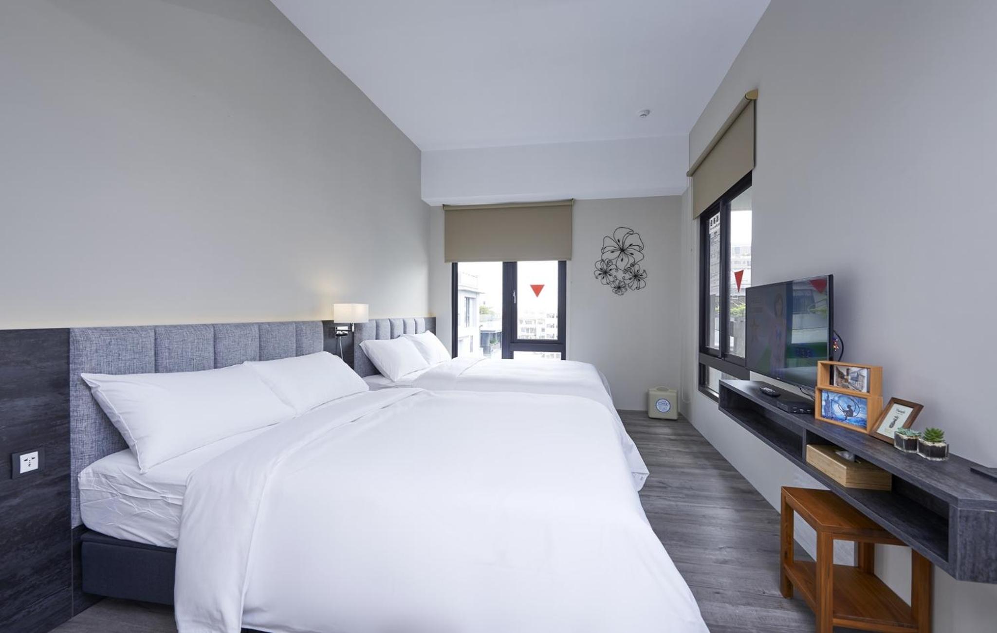 Quadruple Room with 2 Electric Adjustable Double Beds photo 3