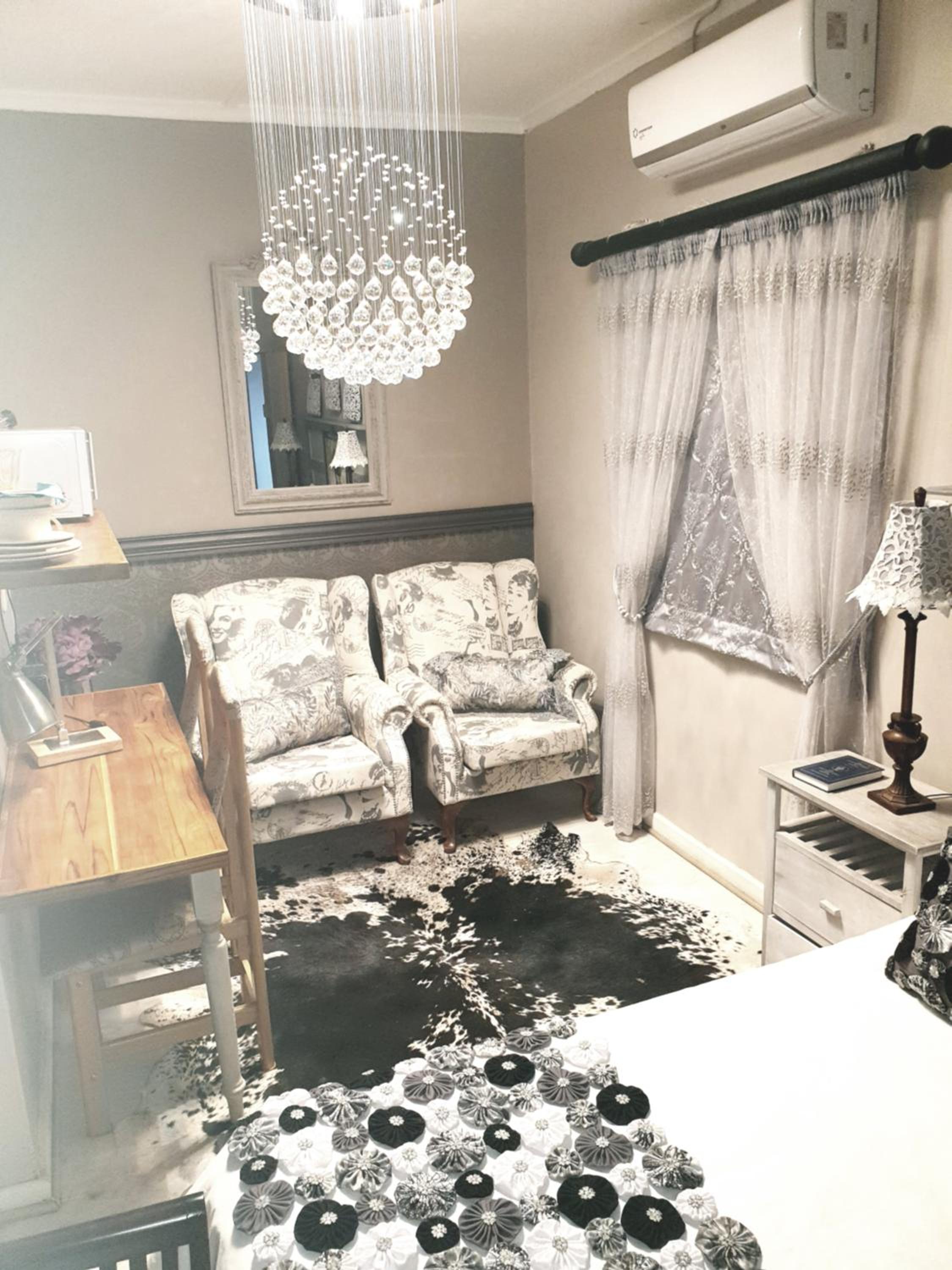 Family Room - Photo 4