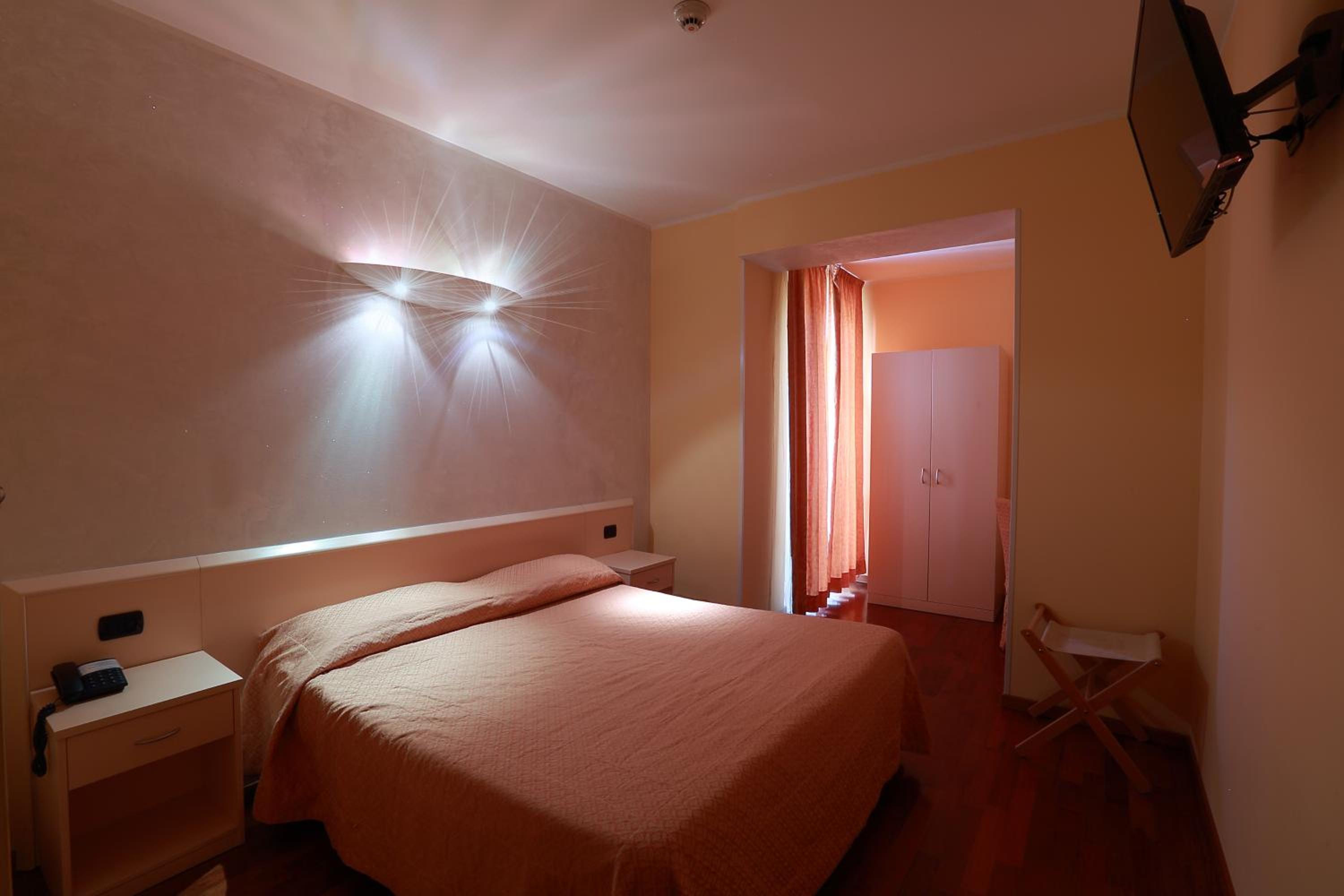 Standard Double Room with Mountain View - Photo 10