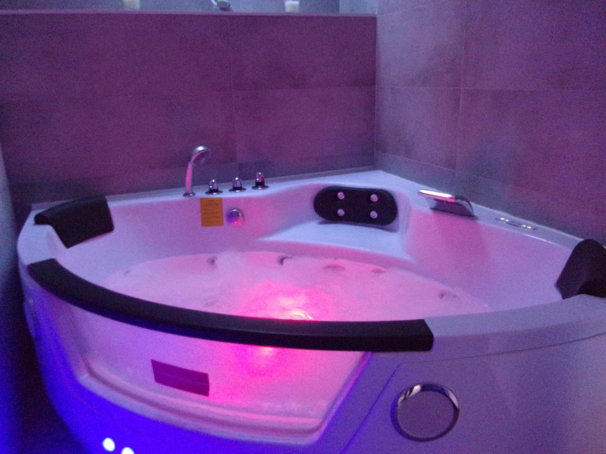 Suite with Hot Tub - Photo 1