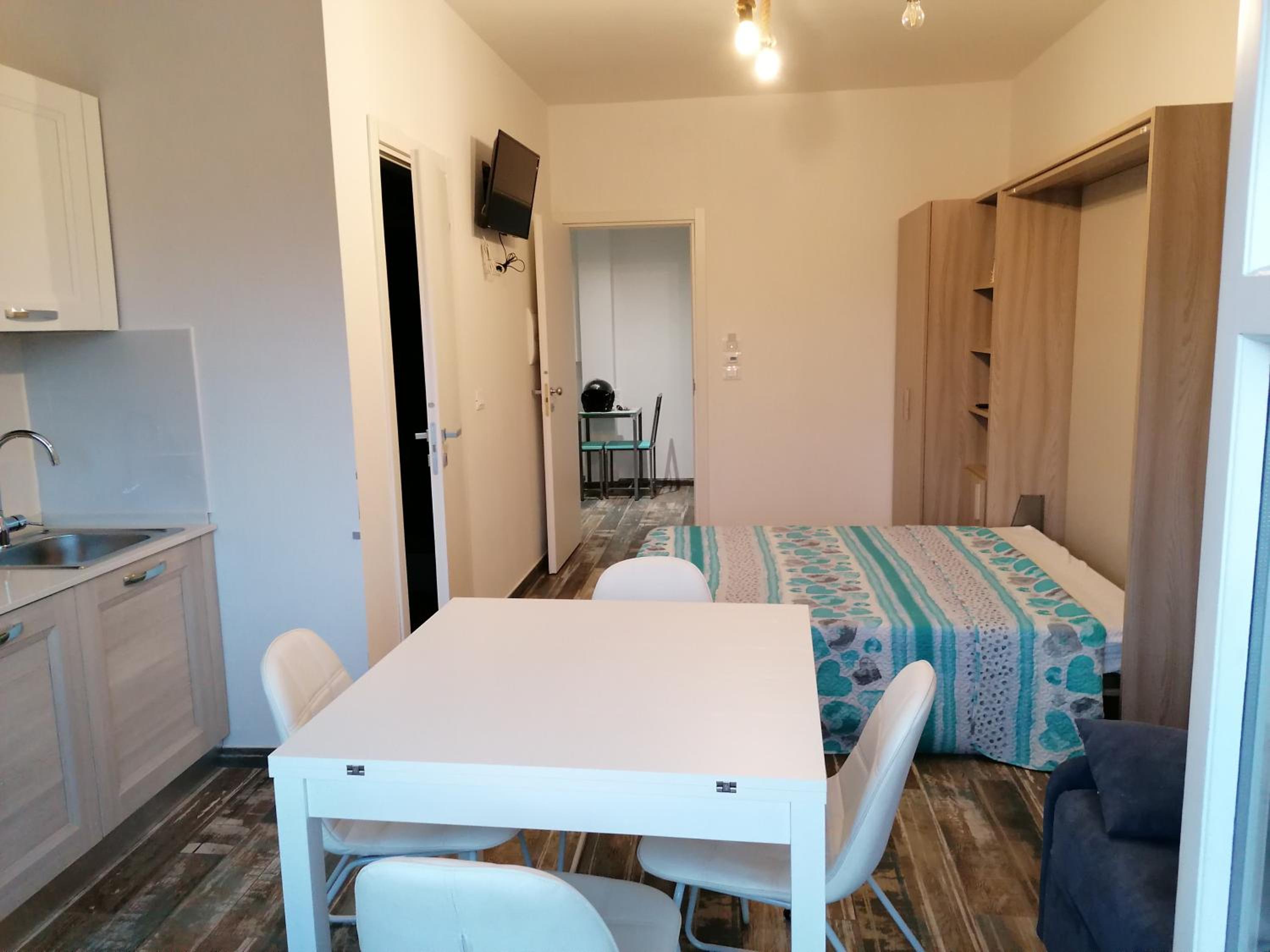 Deluxe Quadruple Room - Photo 4