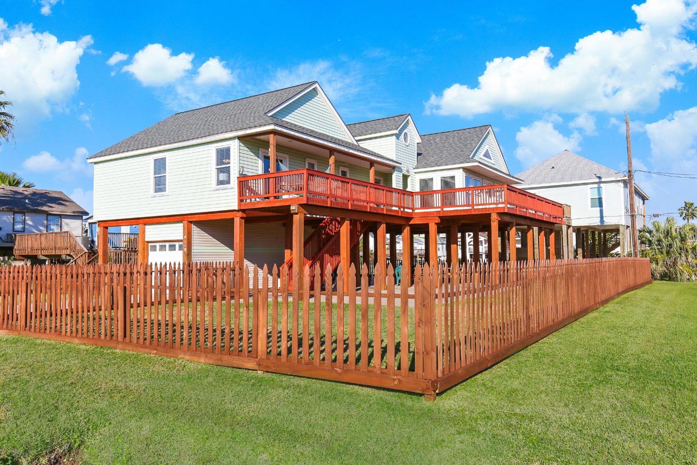 Three-Bedroom House - Photo 49