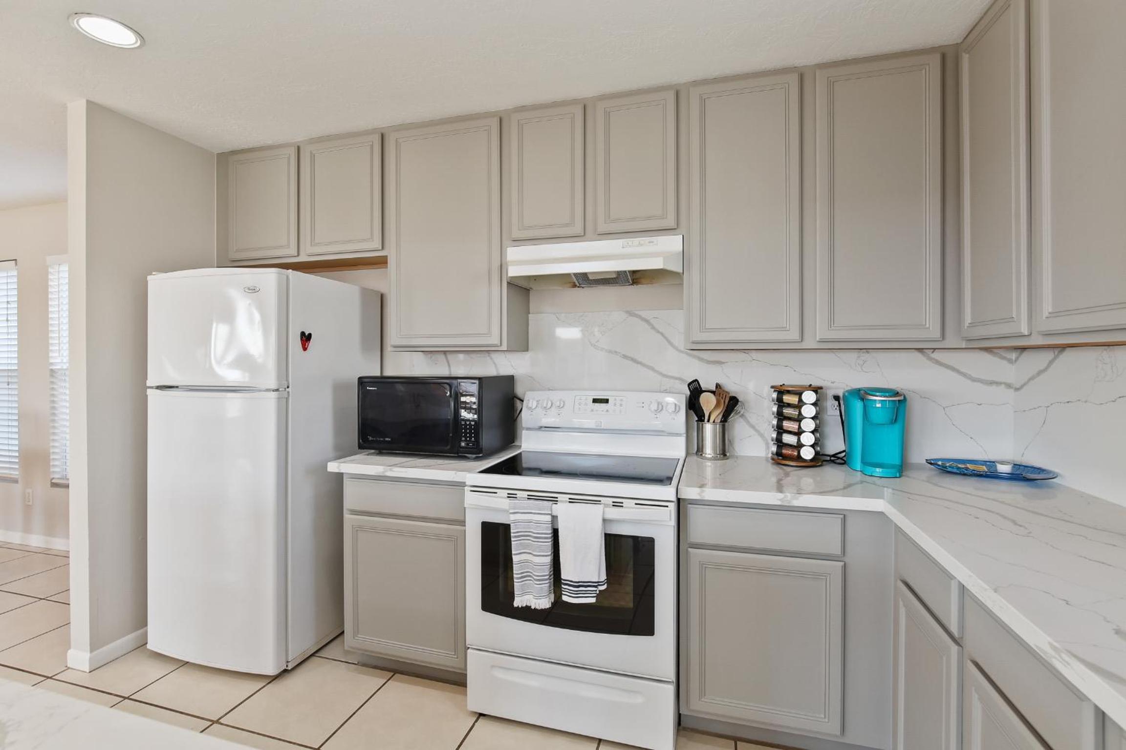 Three-Bedroom House - Photo 10