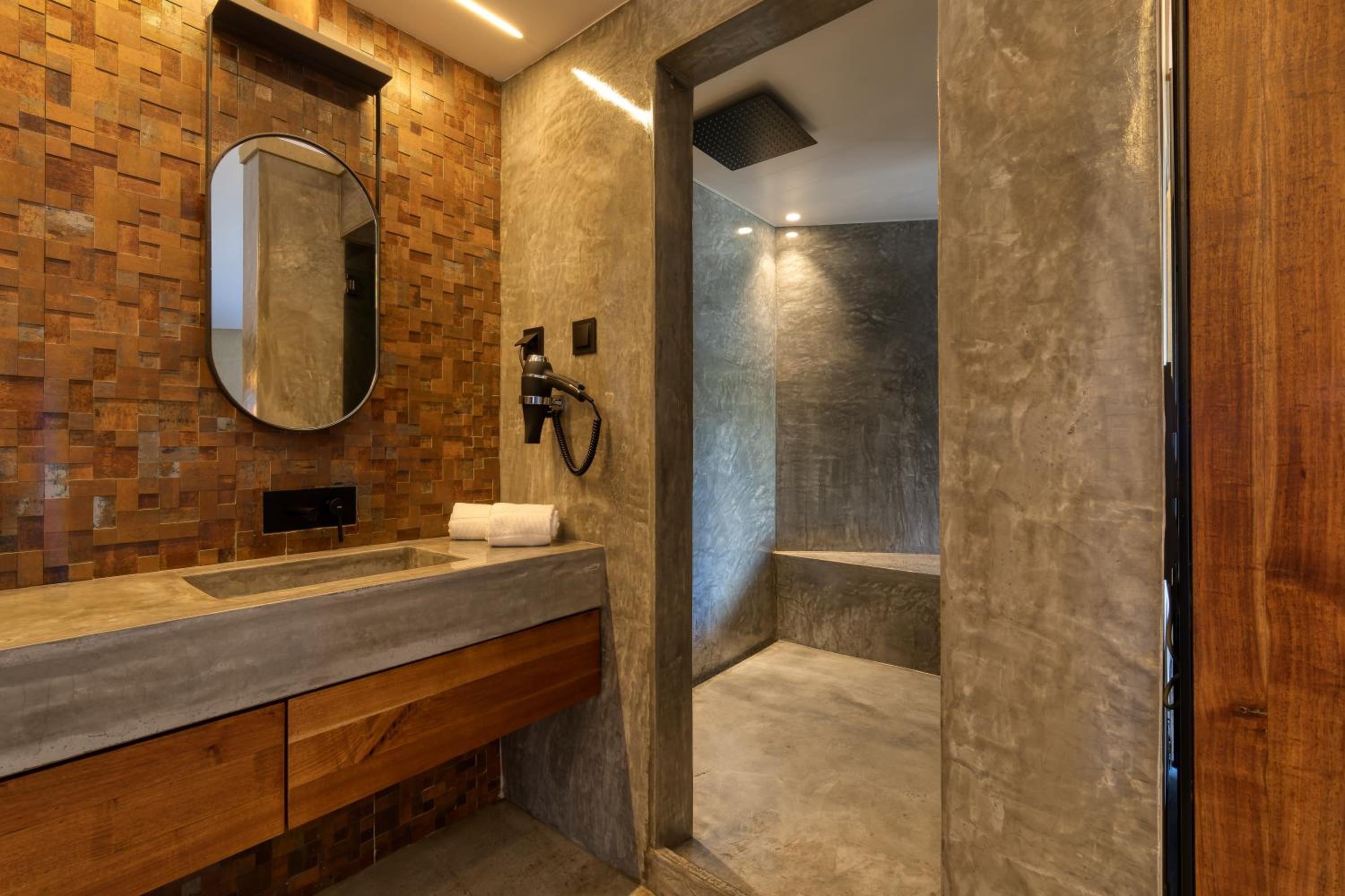 Well Suite - Photo 7