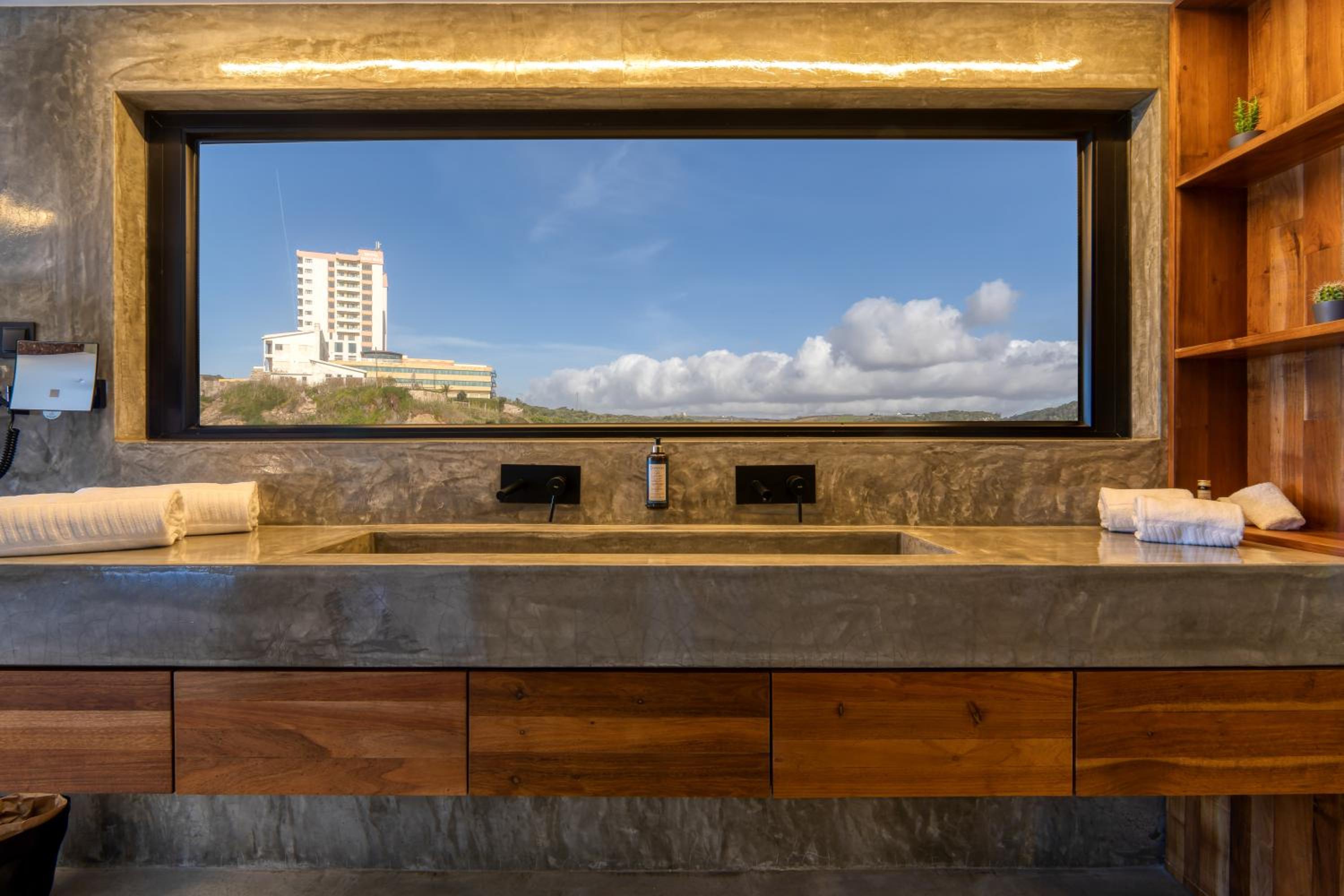 Well Suite - Photo 8