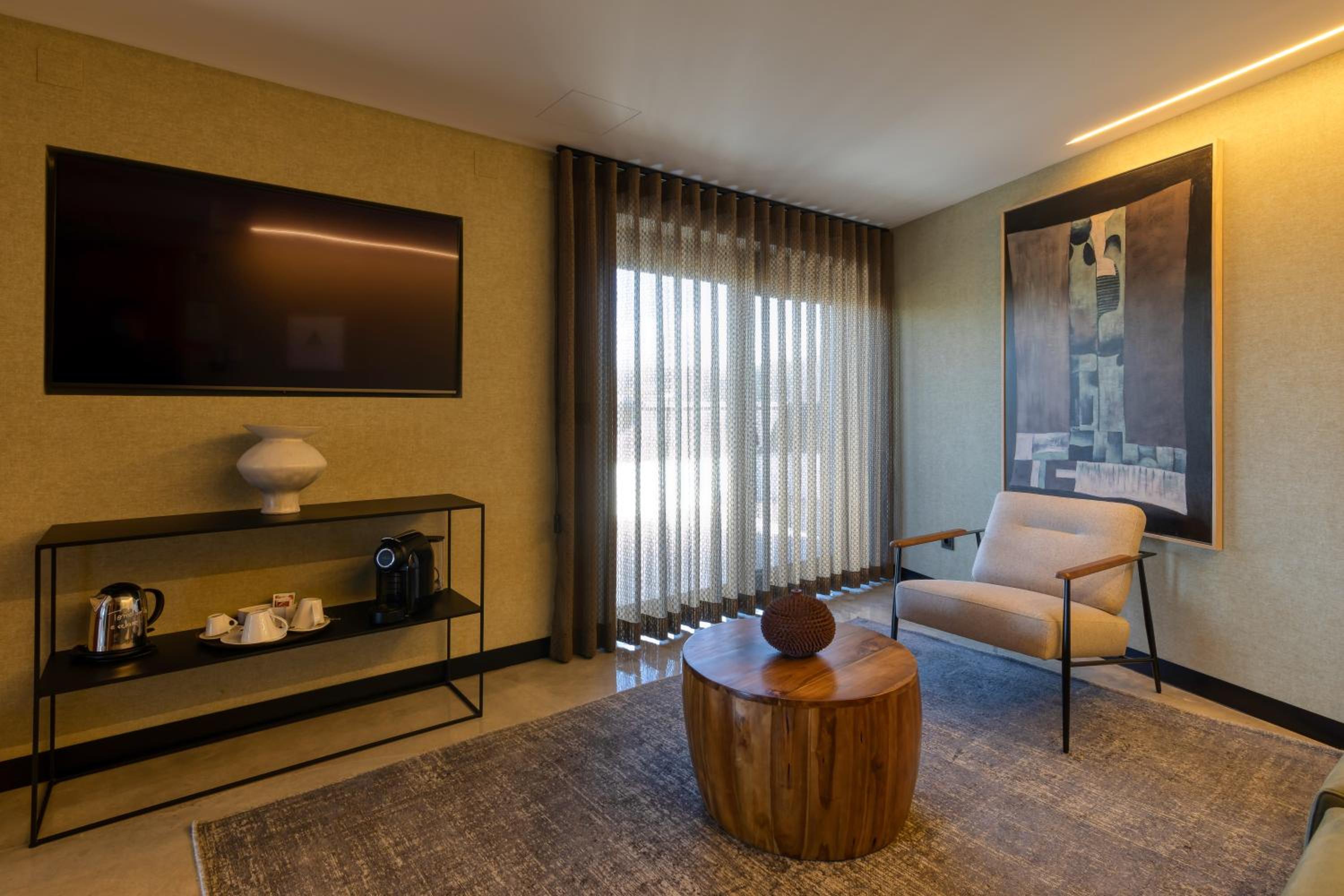 Well Suite - Photo 6