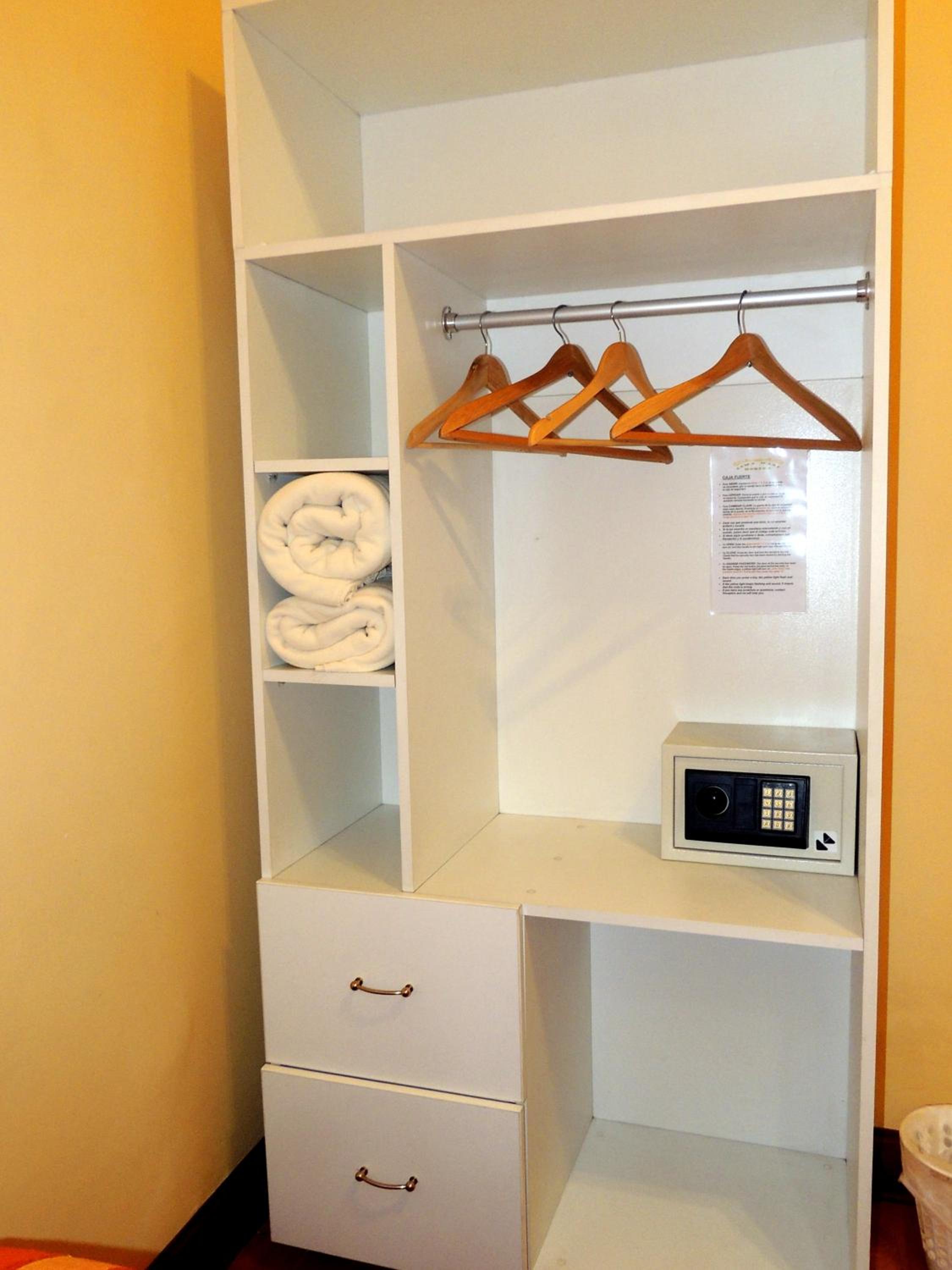 Triple Room with Private Bathroom photo 2