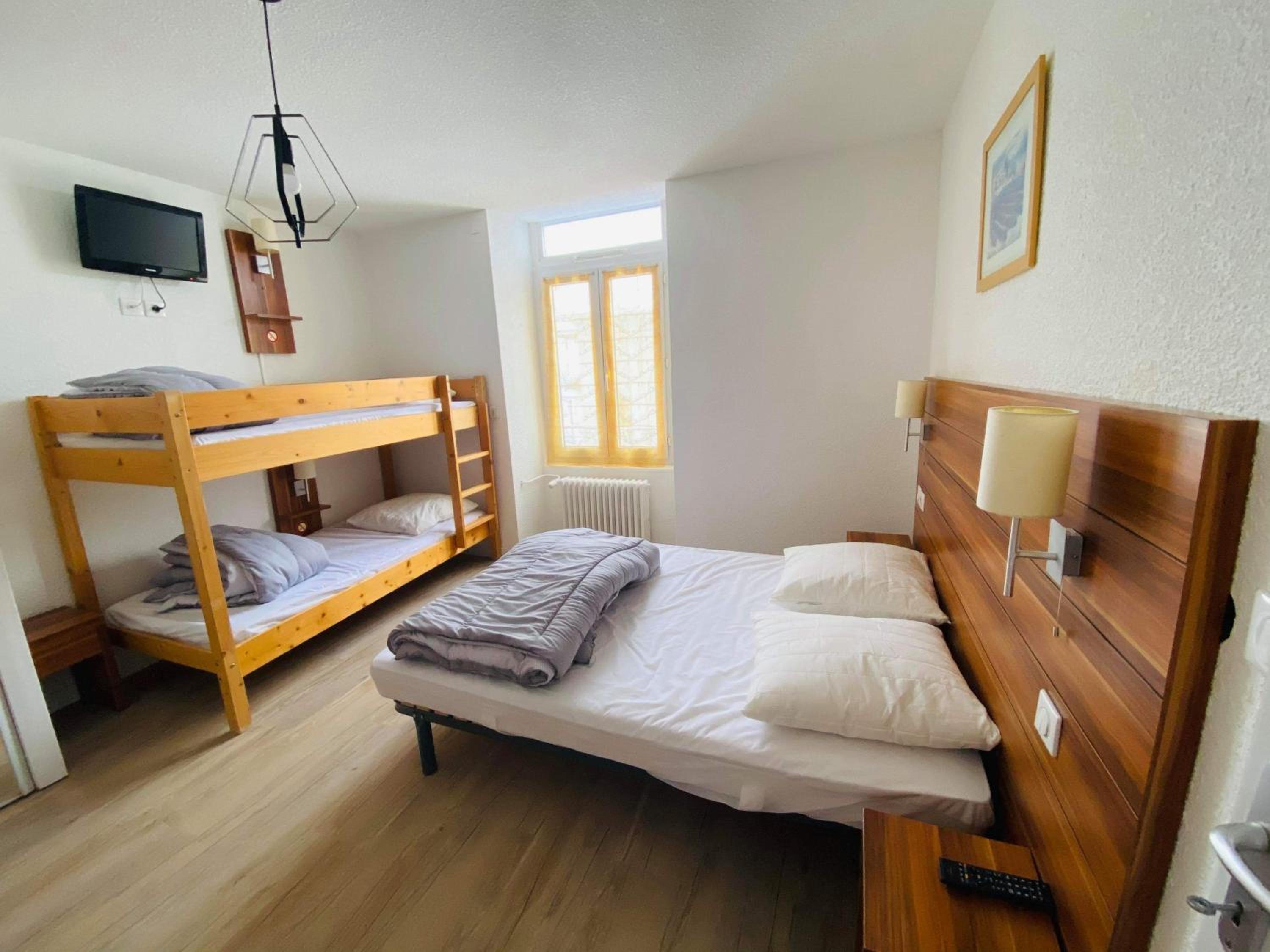 One-Bedroom Apartment photo 1