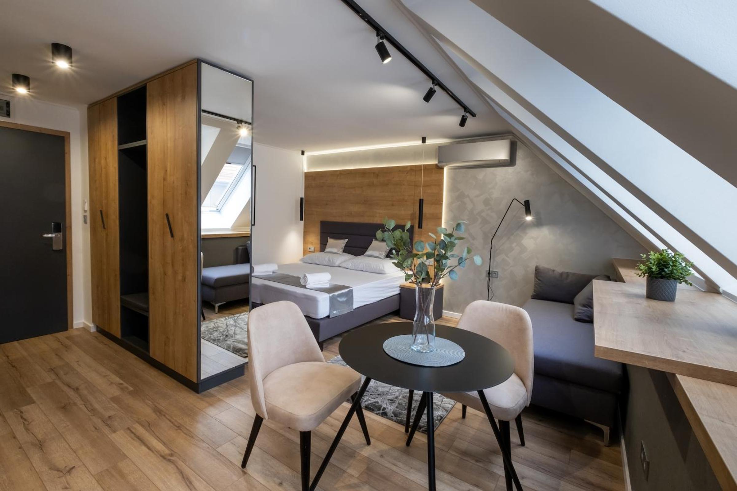 Studio with Sofa Bed - Photo 4